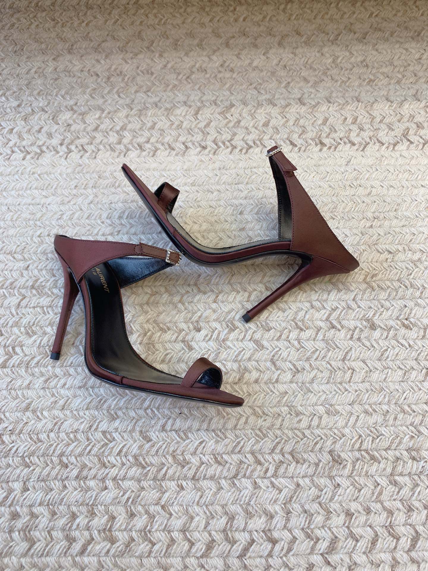 GAP CRYSTAL-BUCKLE SLIDE SANDALS IN SHIRAZ RED SILK - 34