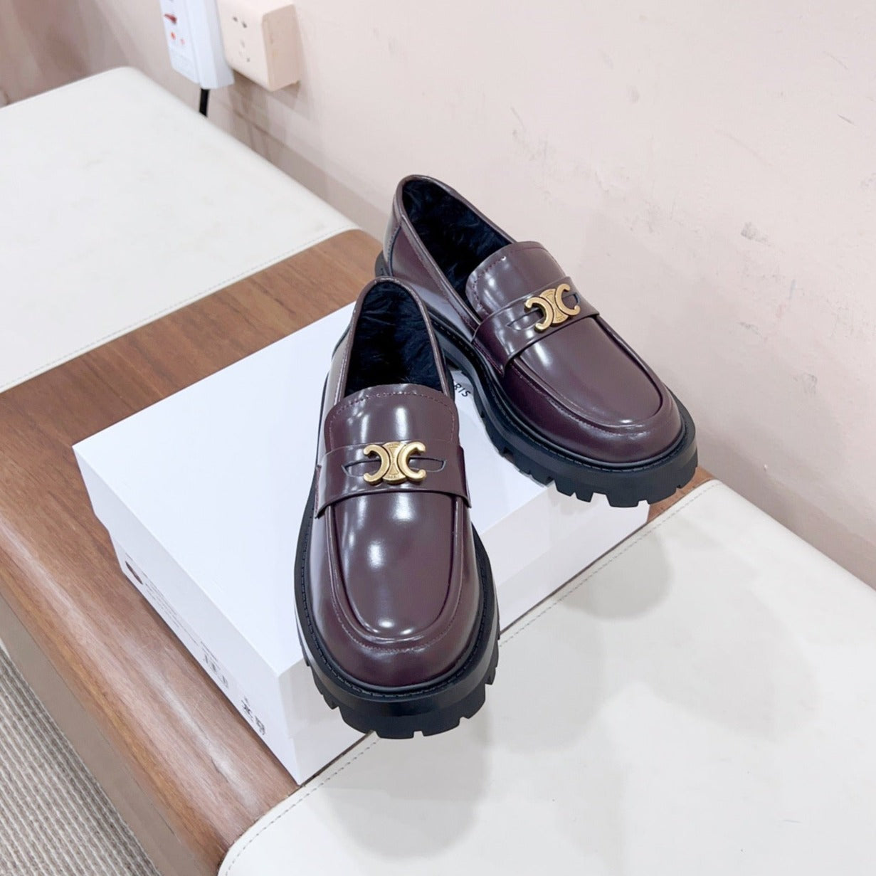 MARGARET LOAFER WITH TRIOMPHE CHAIN IN POLISHED BULL DEEP BROWN - 35
