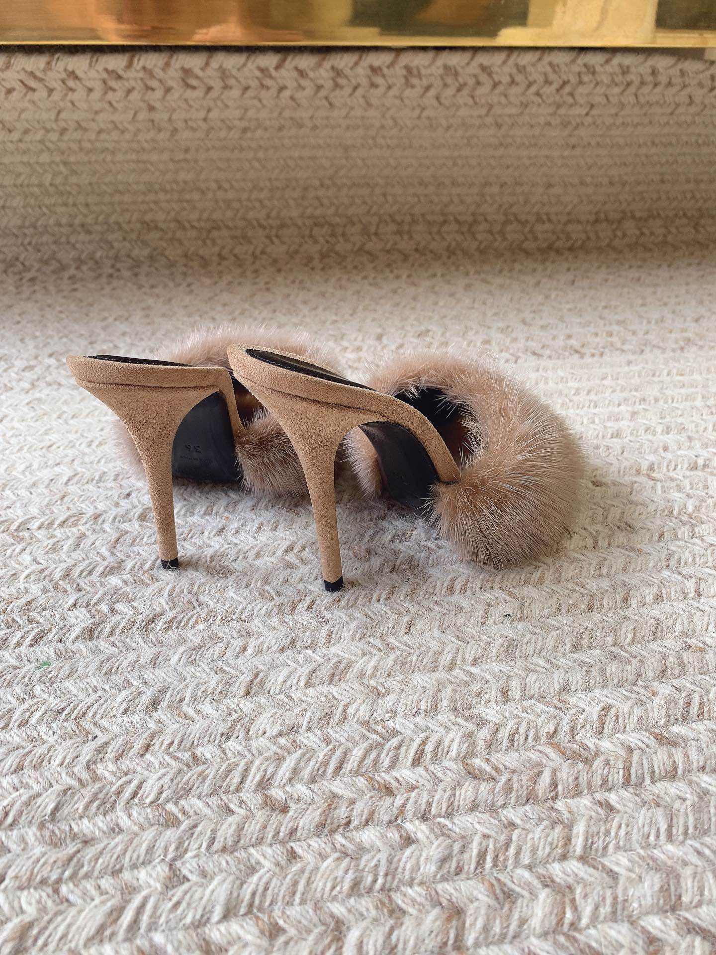 LA 16 HEELED MULES IN BEIGE RABBIT FUR AND SMOOTH LAMBSKIN - 34
