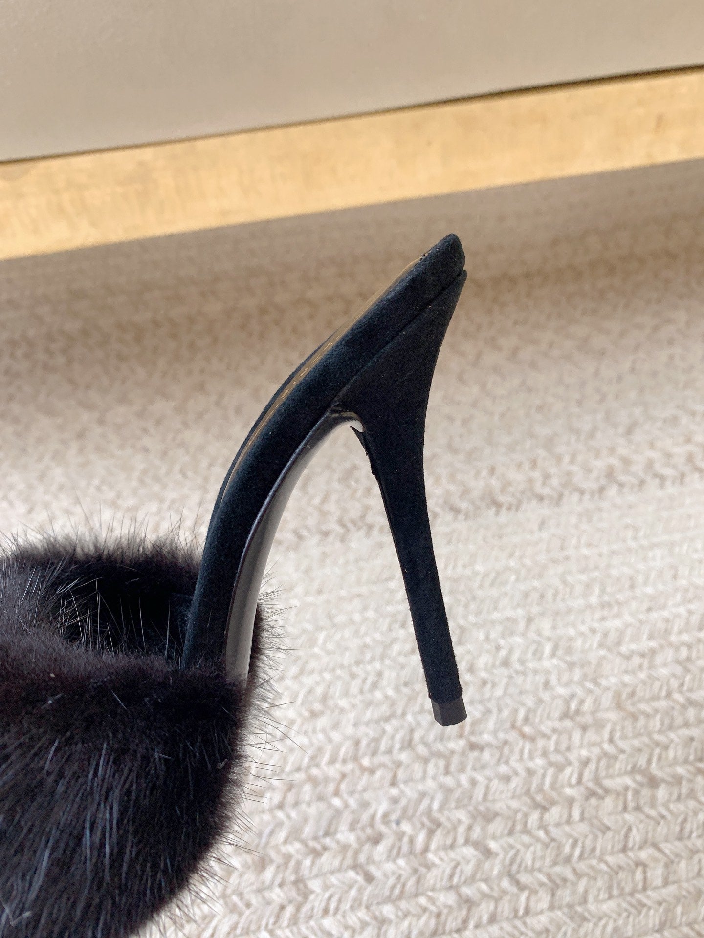 LA 16 HEELED MULES IN BLACK RABBIT FUR AND SMOOTH LAMBSKIN - 34