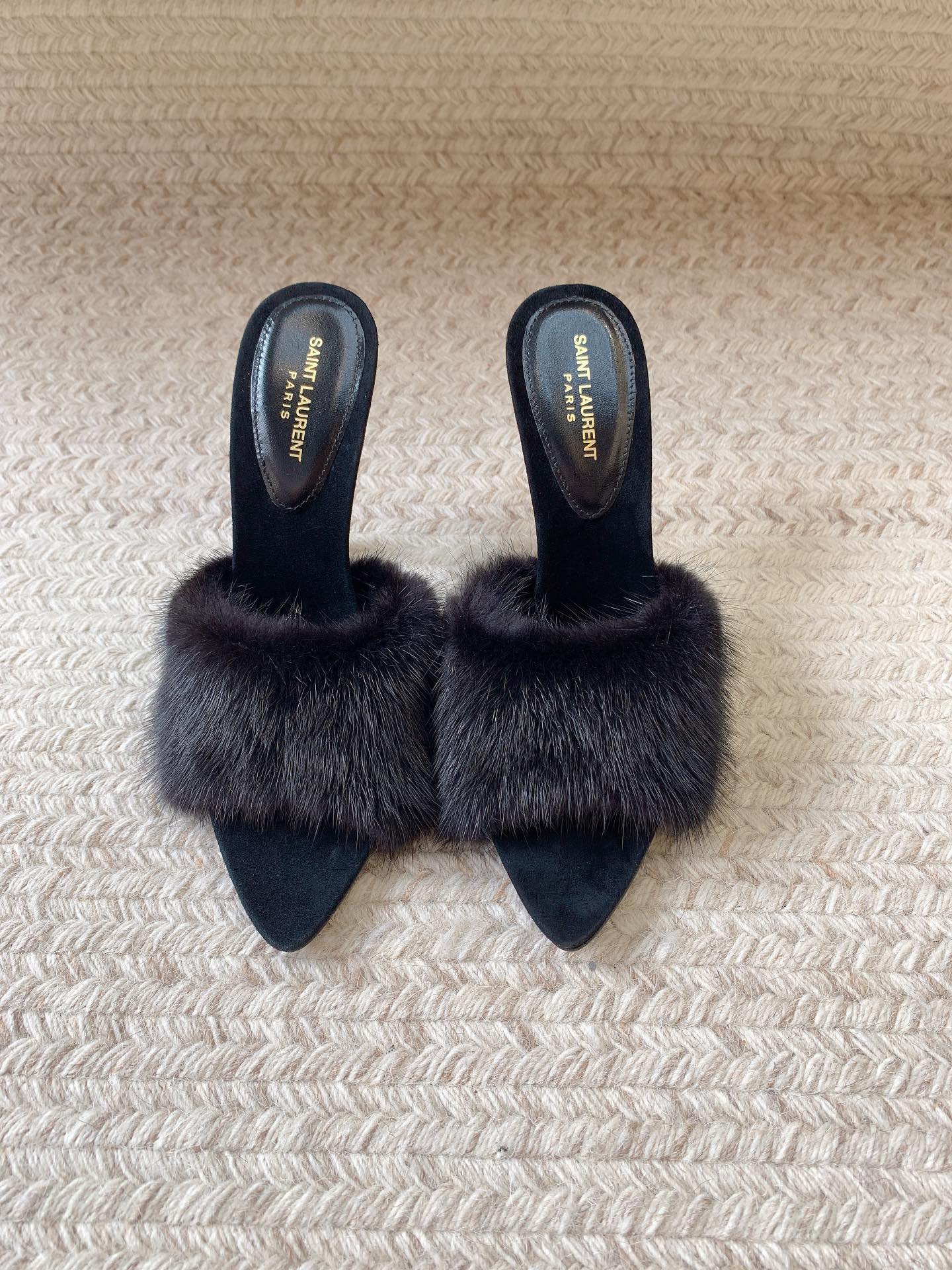 LA 16 HEELED MULES IN BLACK RABBIT FUR AND SMOOTH LAMBSKIN - 34