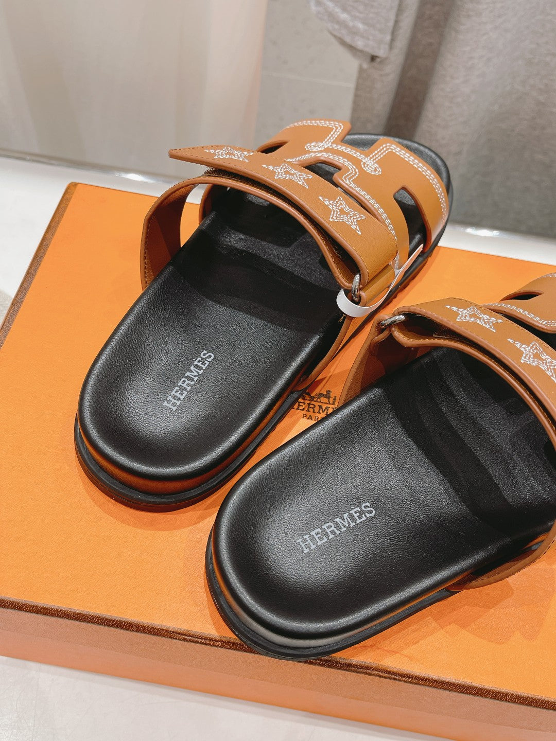 STAR-PATTERNED SANDAL BLACK AND CARAMEL CALFSKIN - 34