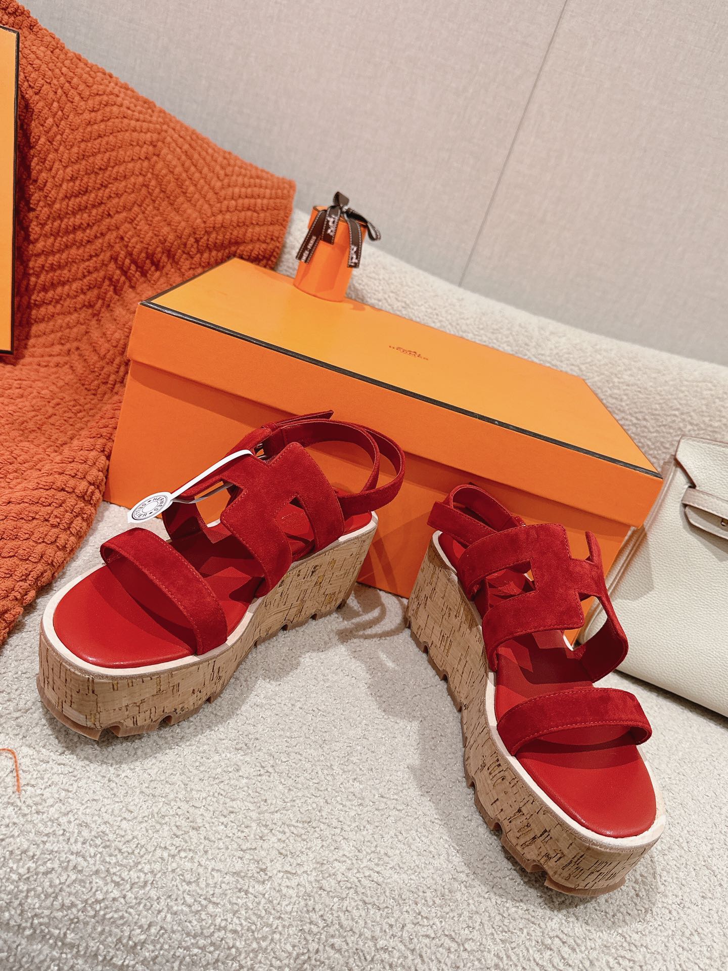 HM 25S HAVANE WEDGE SANDAL IN RED SUEDE - 35