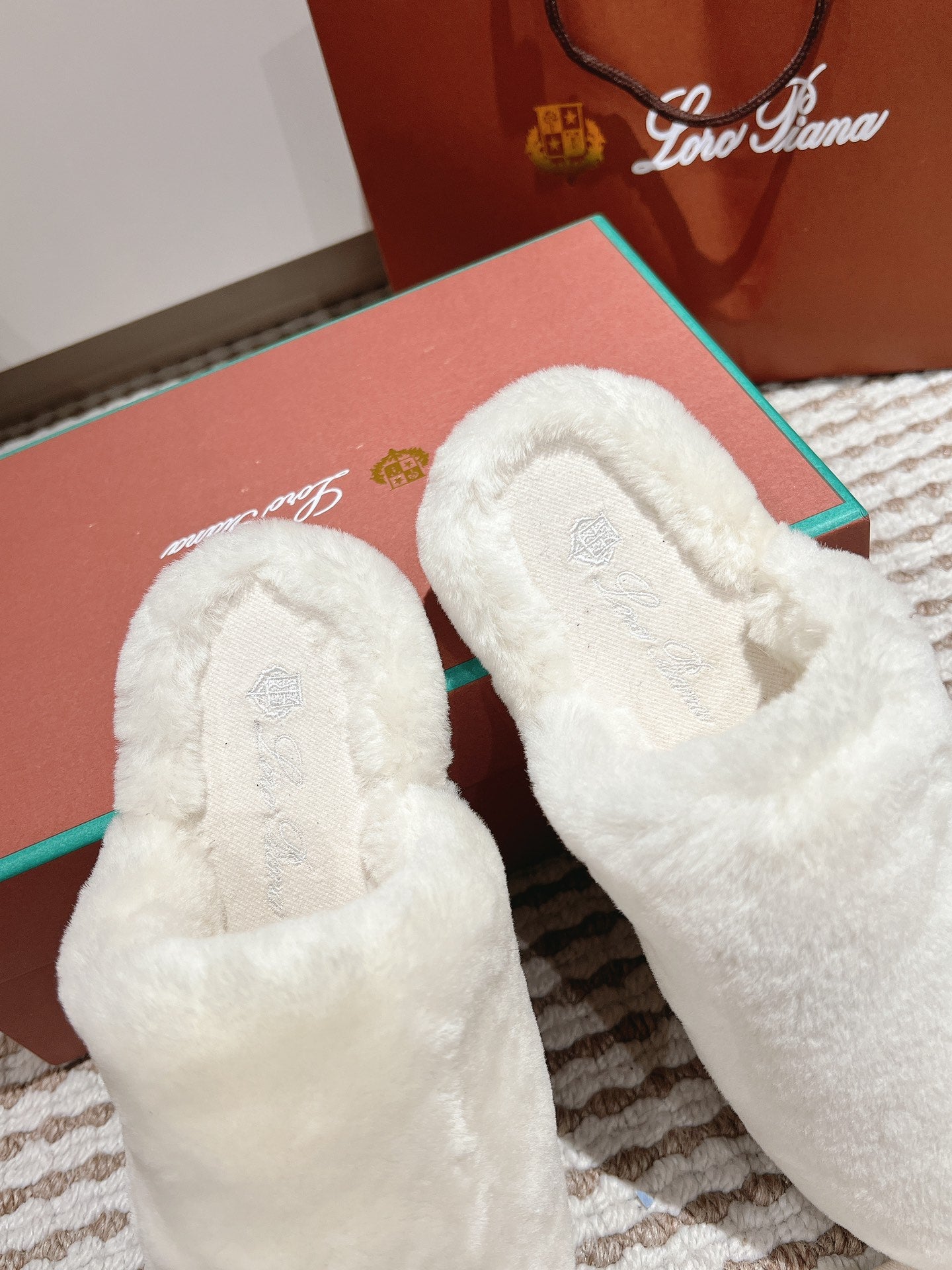 LP NATURAL WINTERCOZY WOOL WHITE SLIPPERS - 35