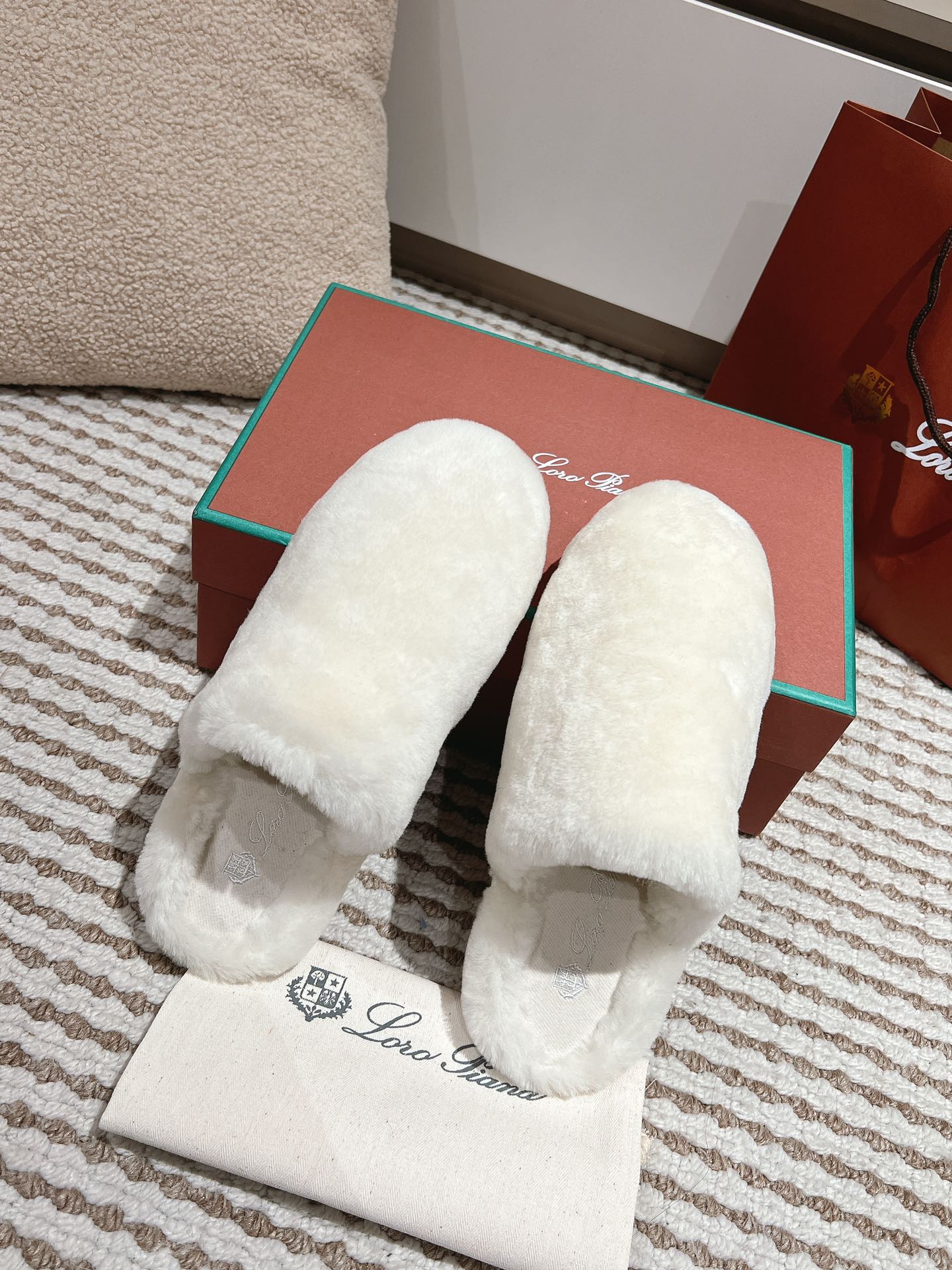 LP NATURAL WINTERCOZY WOOL WHITE SLIPPERS - 35
