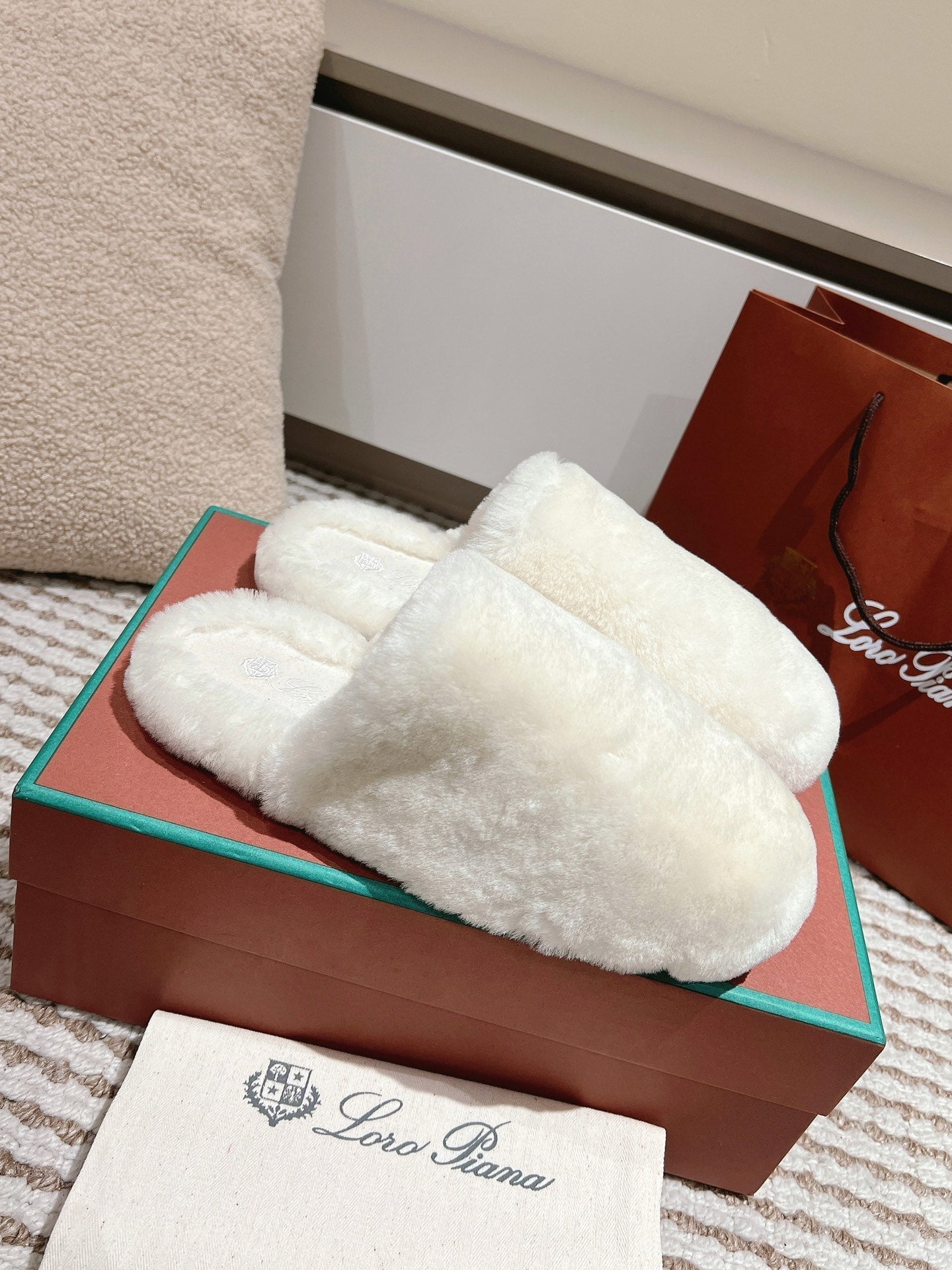 LP NATURAL WINTERCOZY WOOL WHITE SLIPPERS - 35