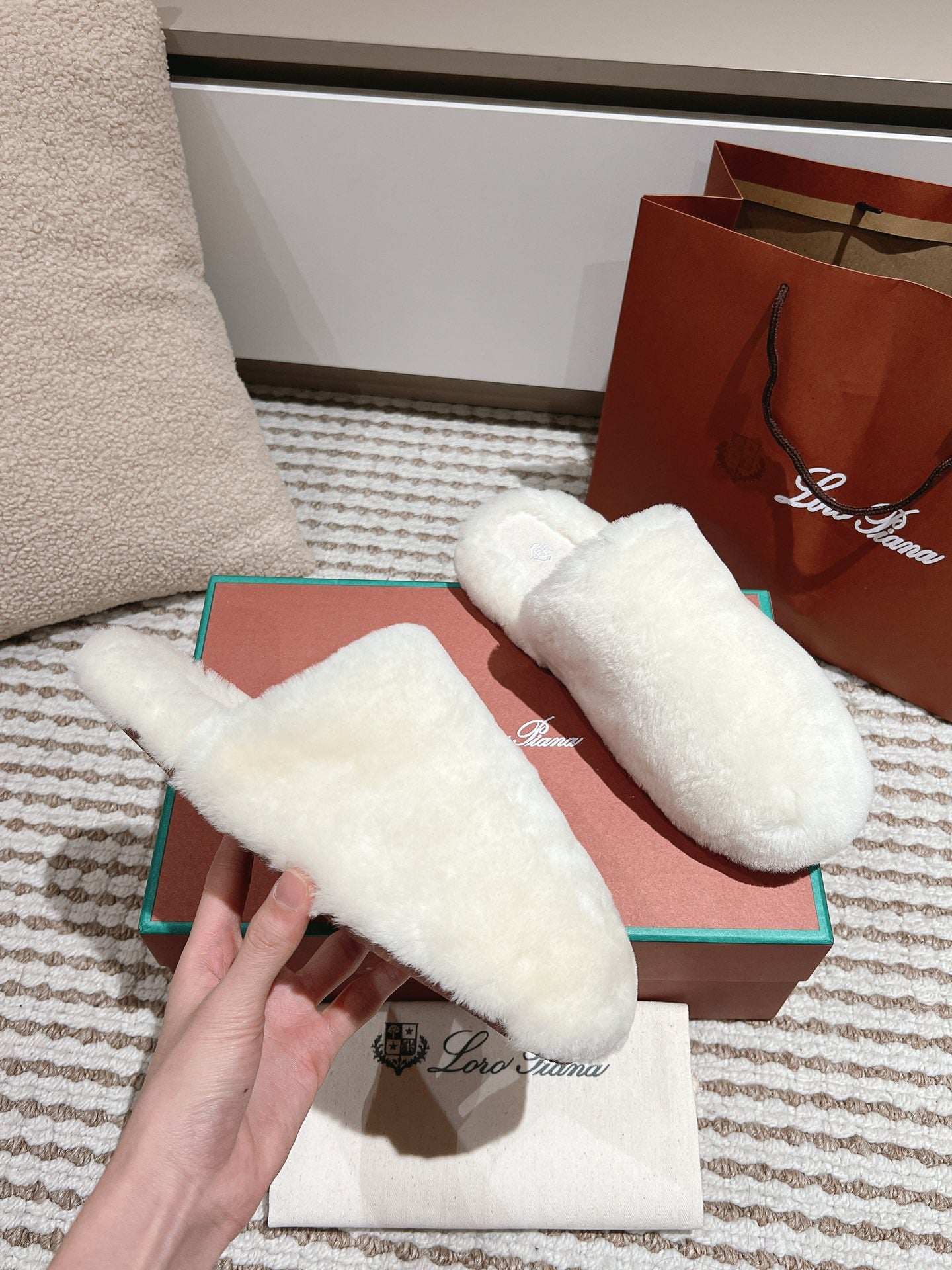 LP NATURAL WINTERCOZY WOOL WHITE SLIPPERS - 35