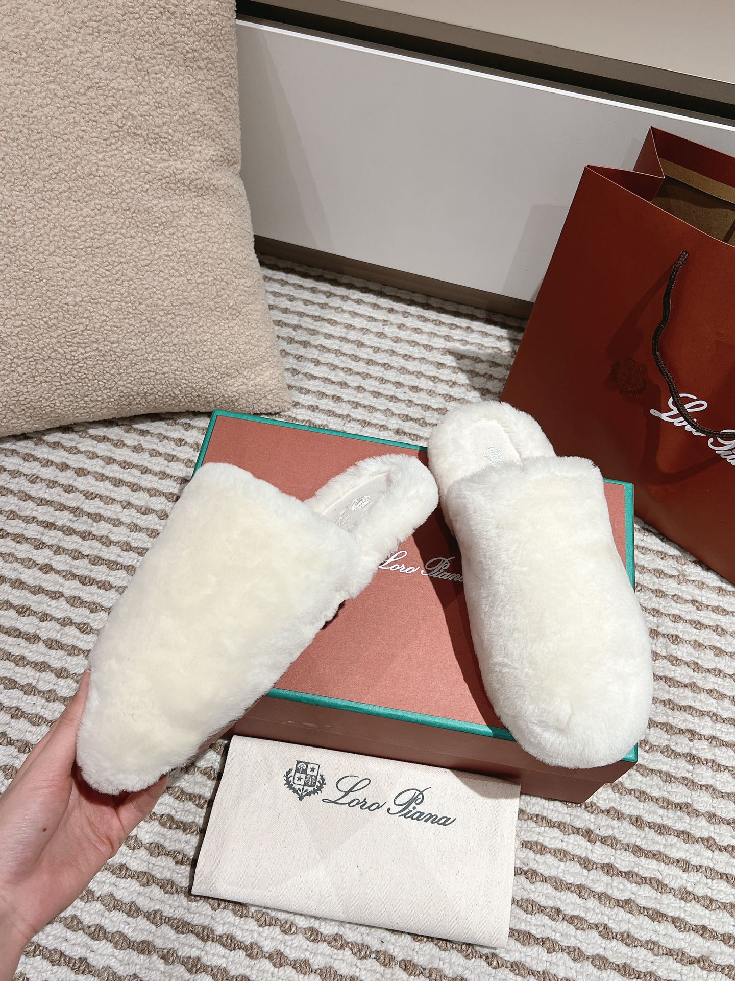 LP NATURAL WINTERCOZY WOOL WHITE SLIPPERS - 35