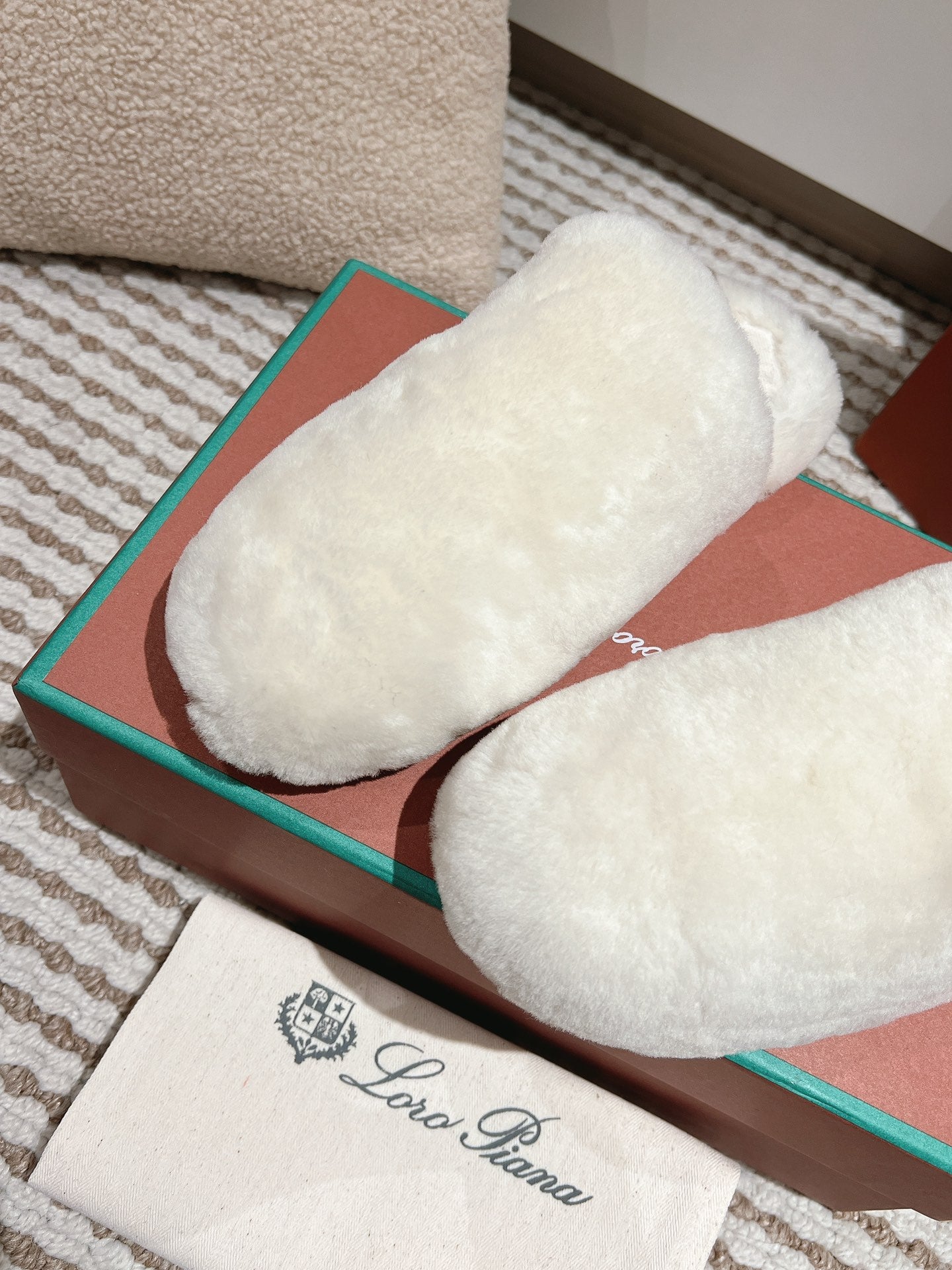 LP NATURAL WINTERCOZY WOOL WHITE SLIPPERS - 35