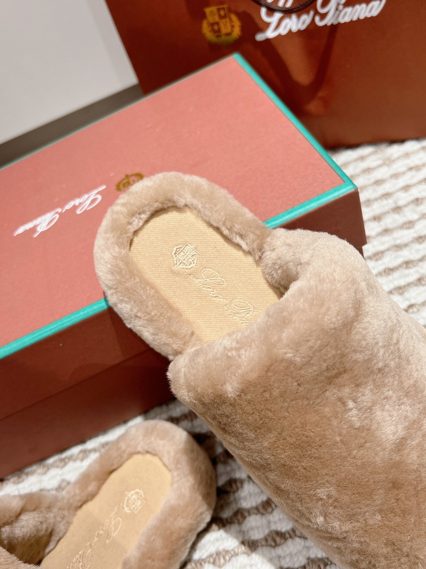 LP NATURAL WINTERCOZY WOOL ALMOND SLIPPERS - 35