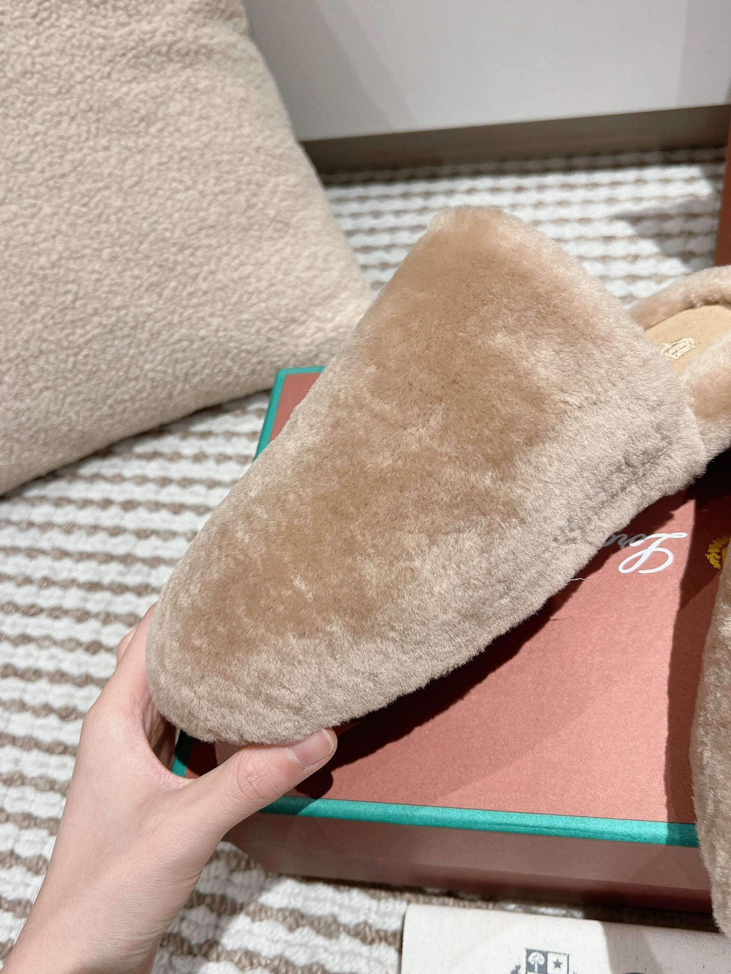 LP NATURAL WINTERCOZY WOOL ALMOND SLIPPERS - 35