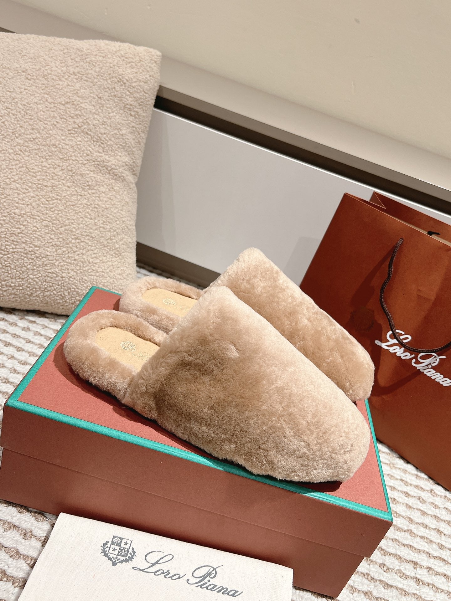 LP NATURAL WINTERCOZY WOOL ALMOND SLIPPERS - 35