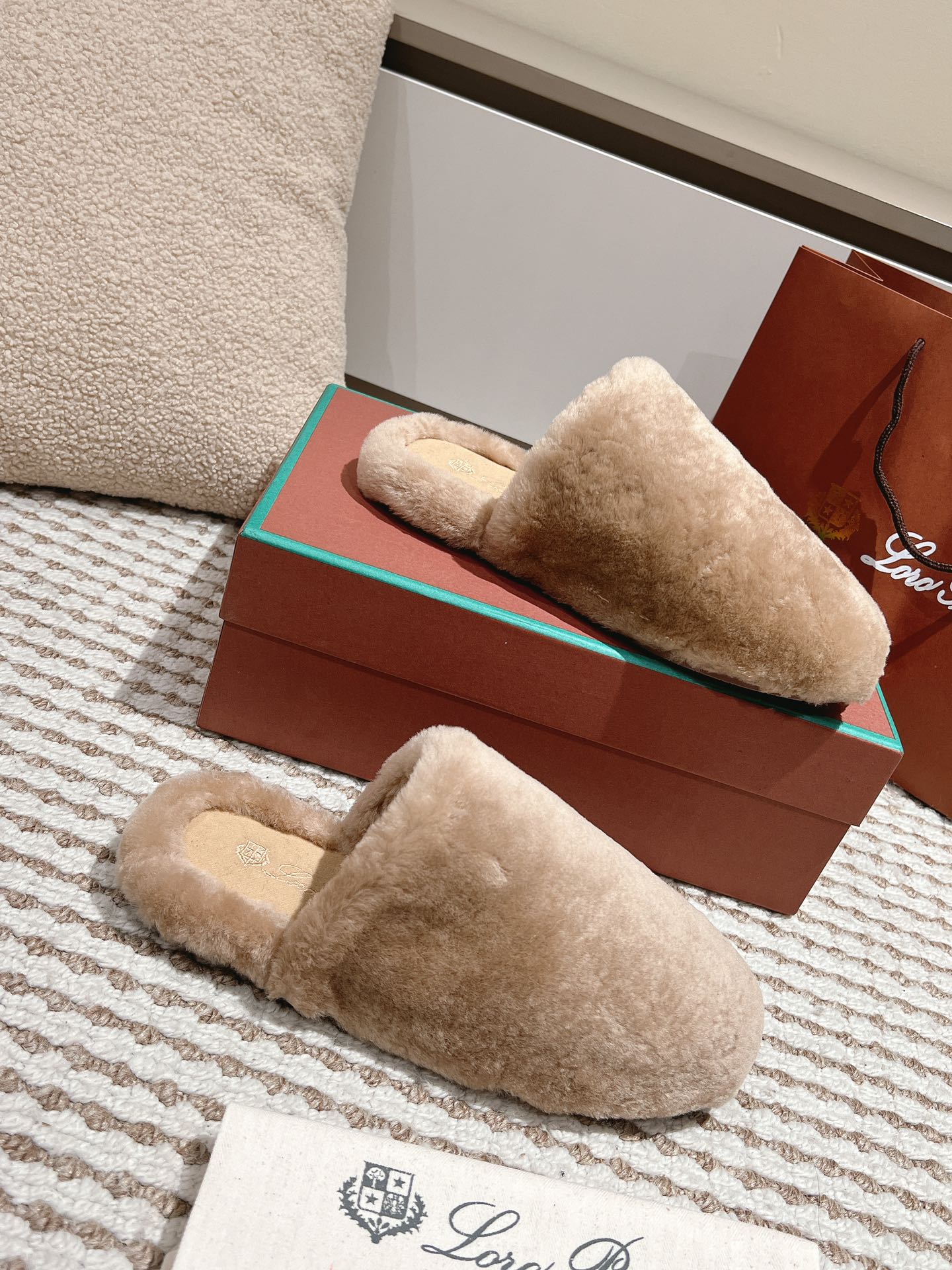 LP NATURAL WINTERCOZY WOOL ALMOND SLIPPERS - 35