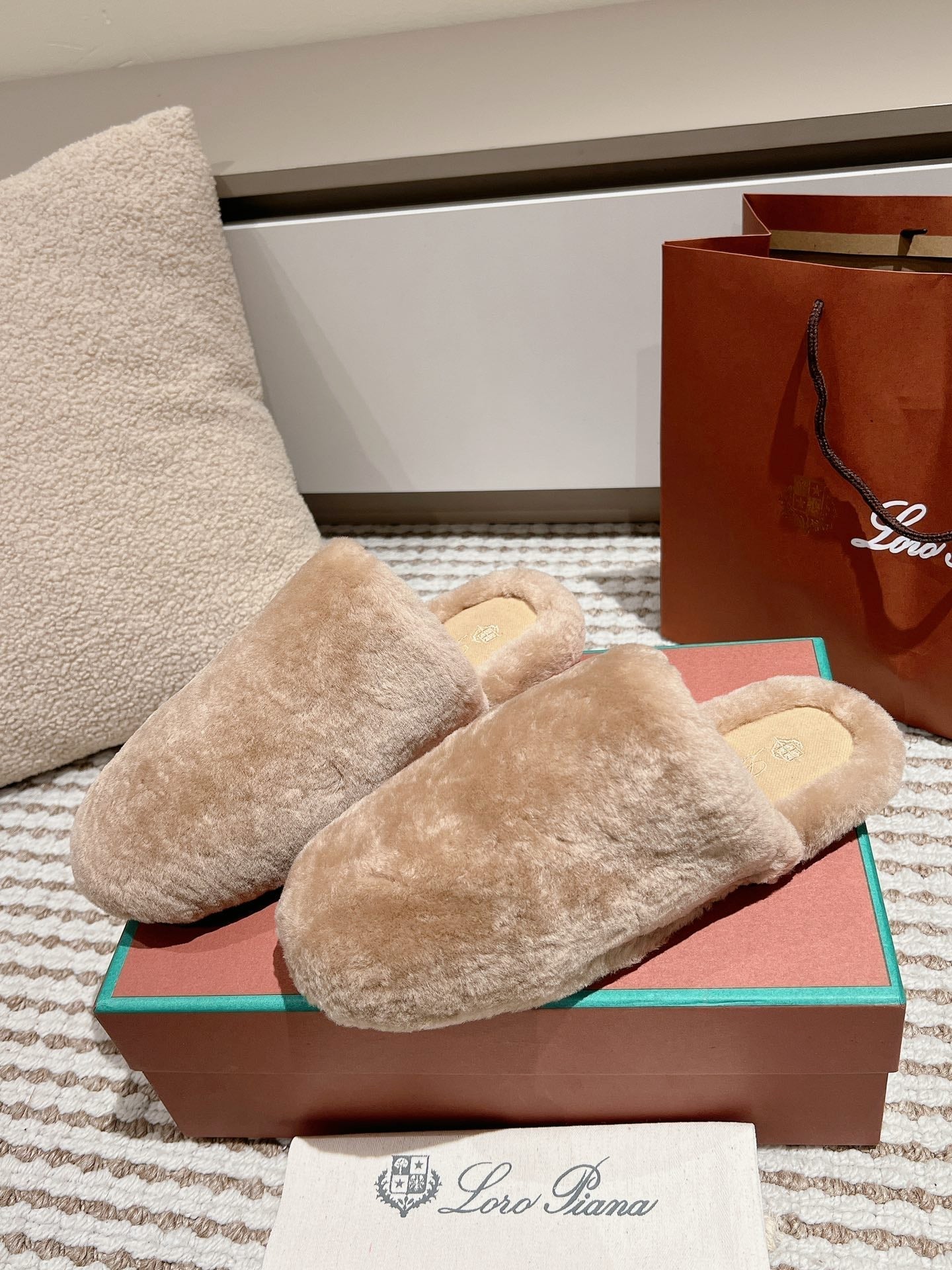 LP NATURAL WINTERCOZY WOOL ALMOND SLIPPERS - 35