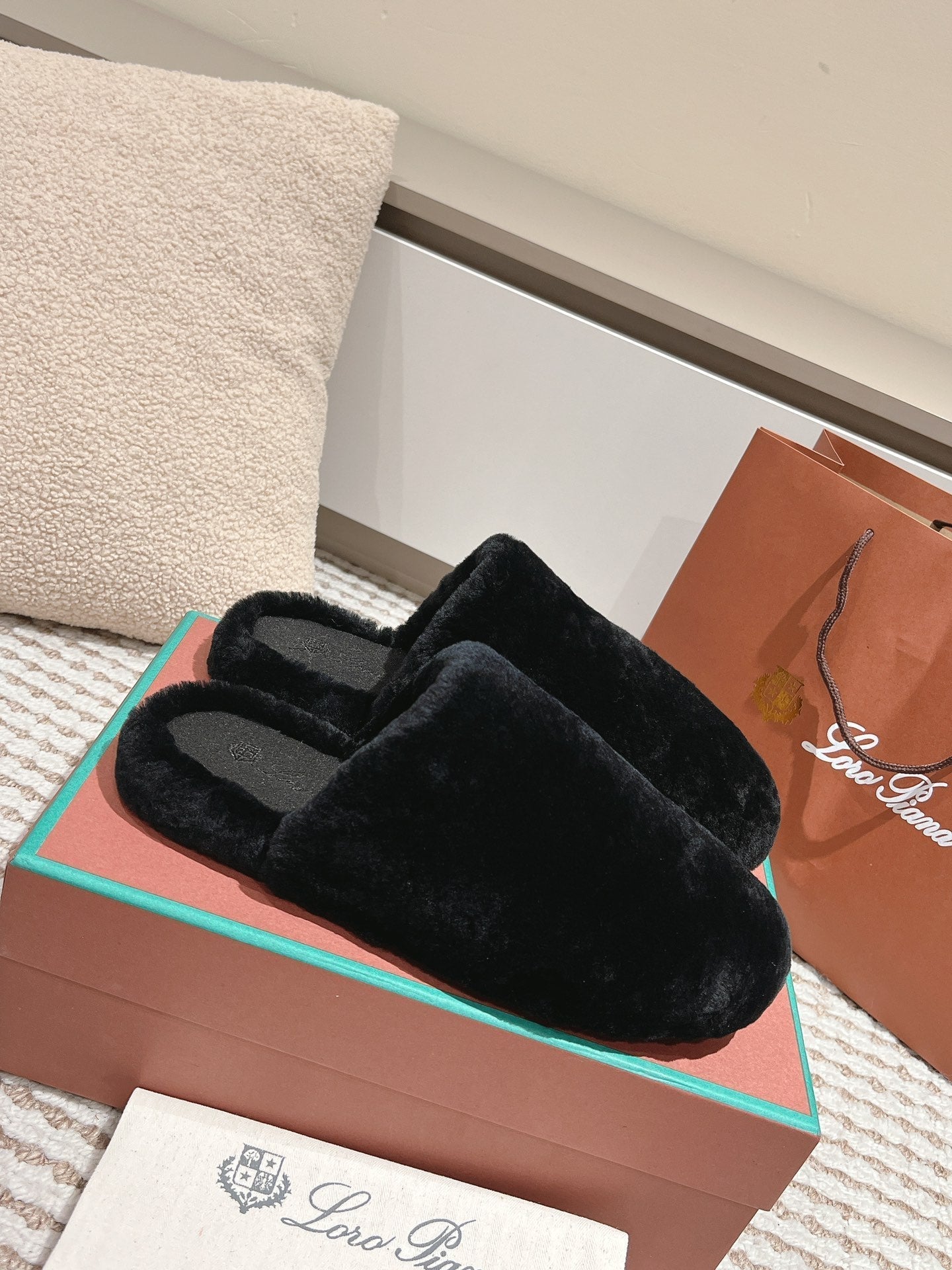 LP NATURAL WINTERCOZY WOOL BLACK SLIPPERS - 35