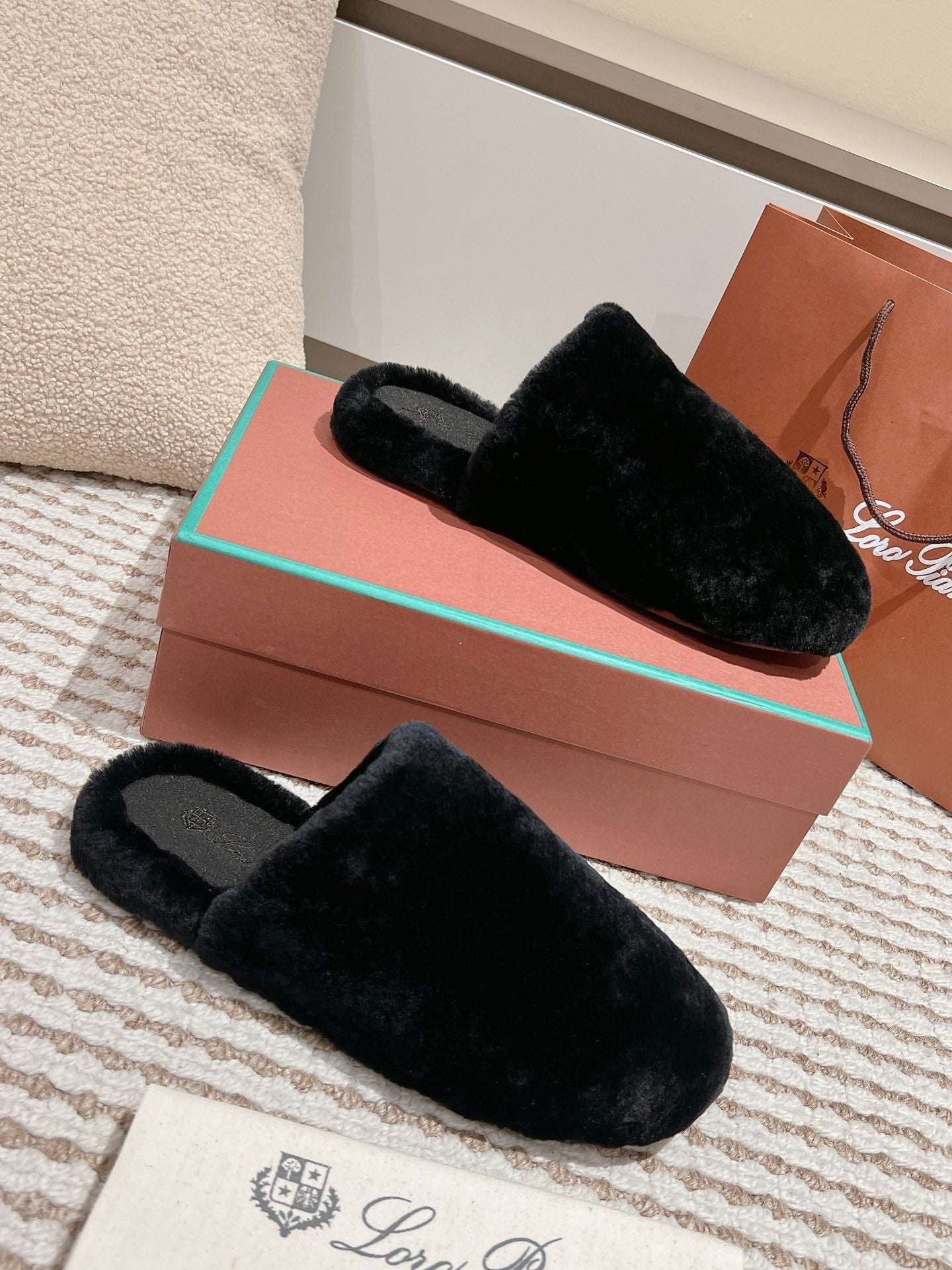 LP NATURAL WINTERCOZY WOOL BLACK SLIPPERS - 35