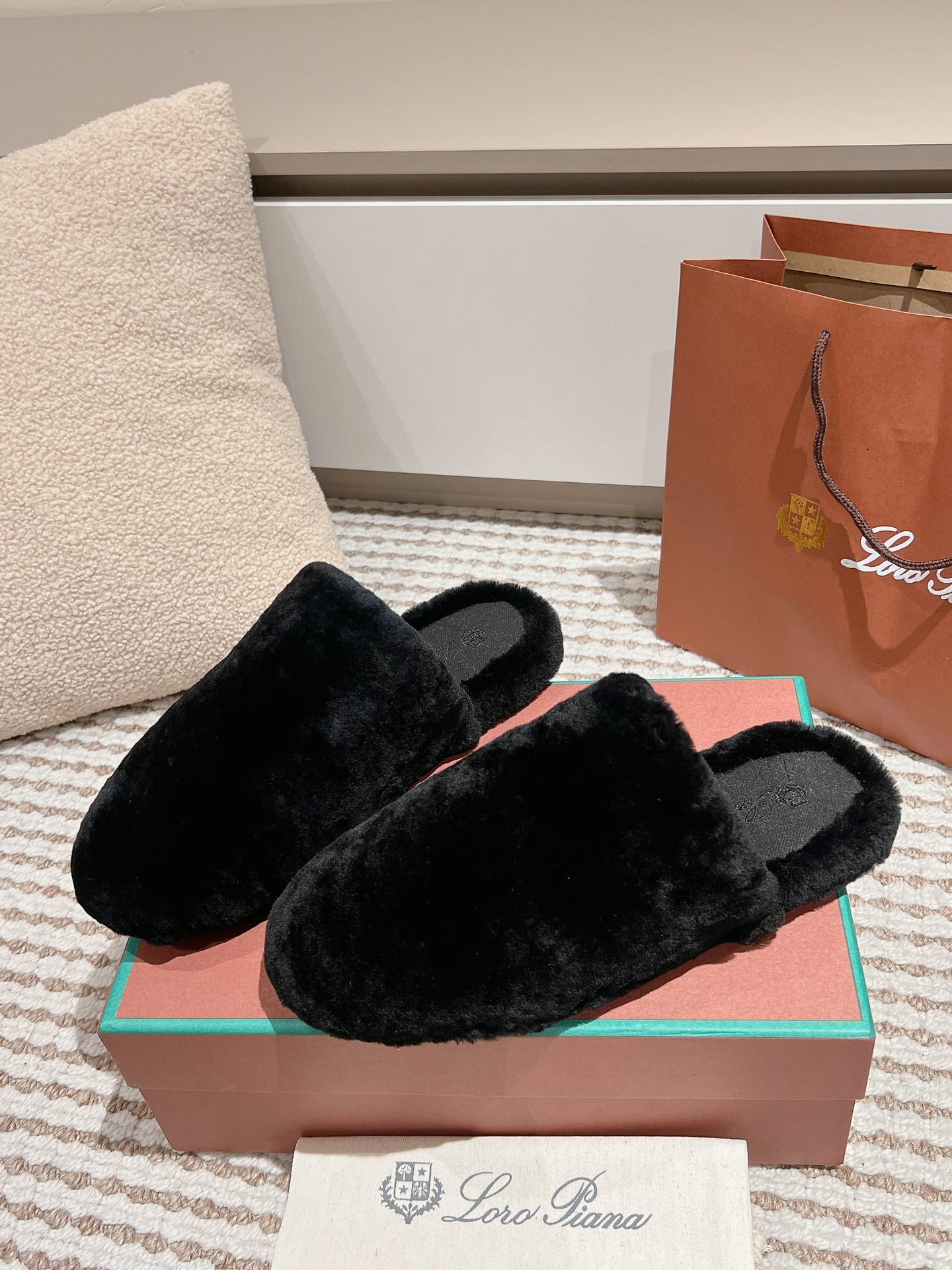 LP NATURAL WINTERCOZY WOOL BLACK SLIPPERS - 35