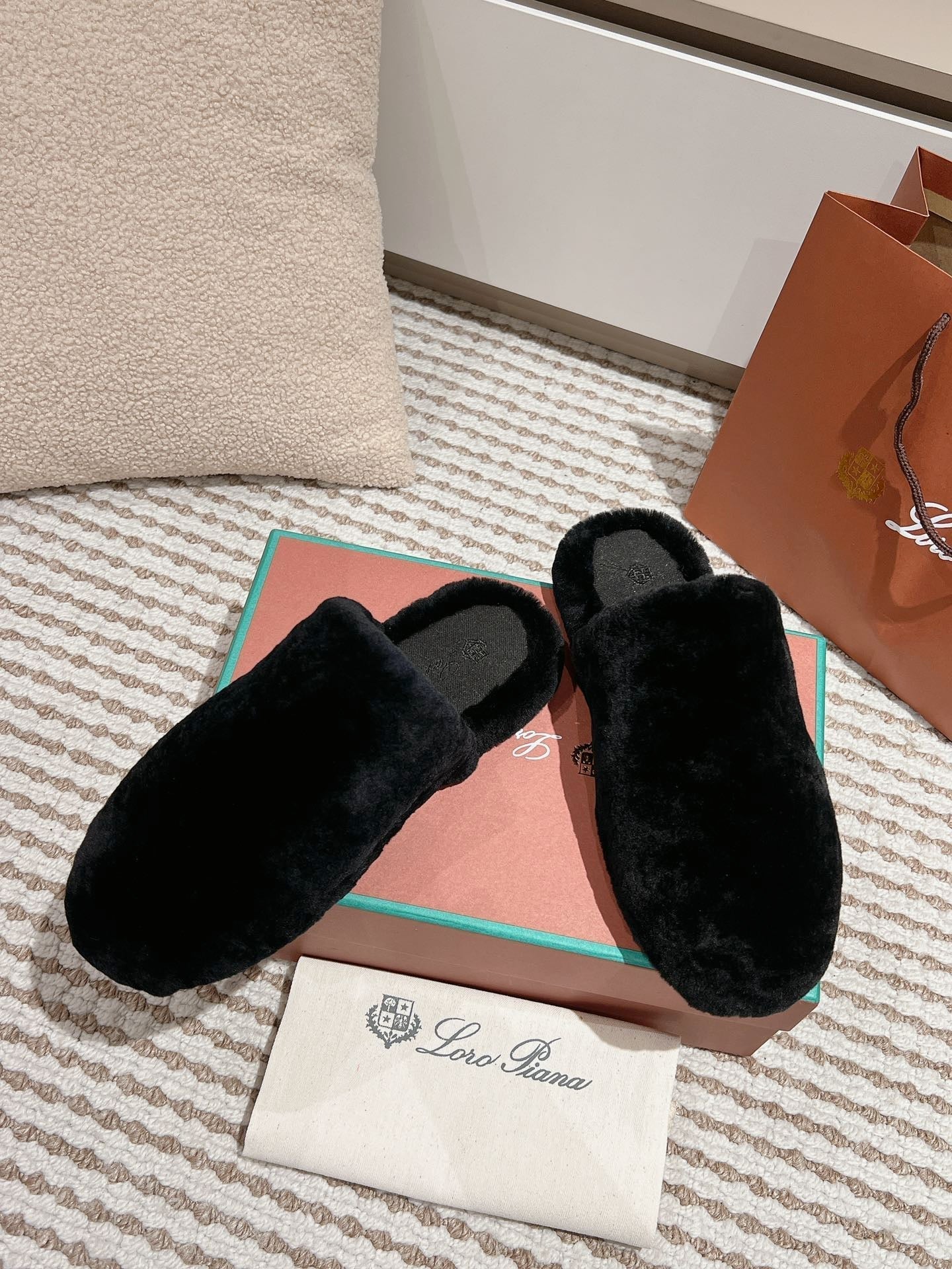 LP NATURAL WINTERCOZY WOOL BLACK SLIPPERS - 35