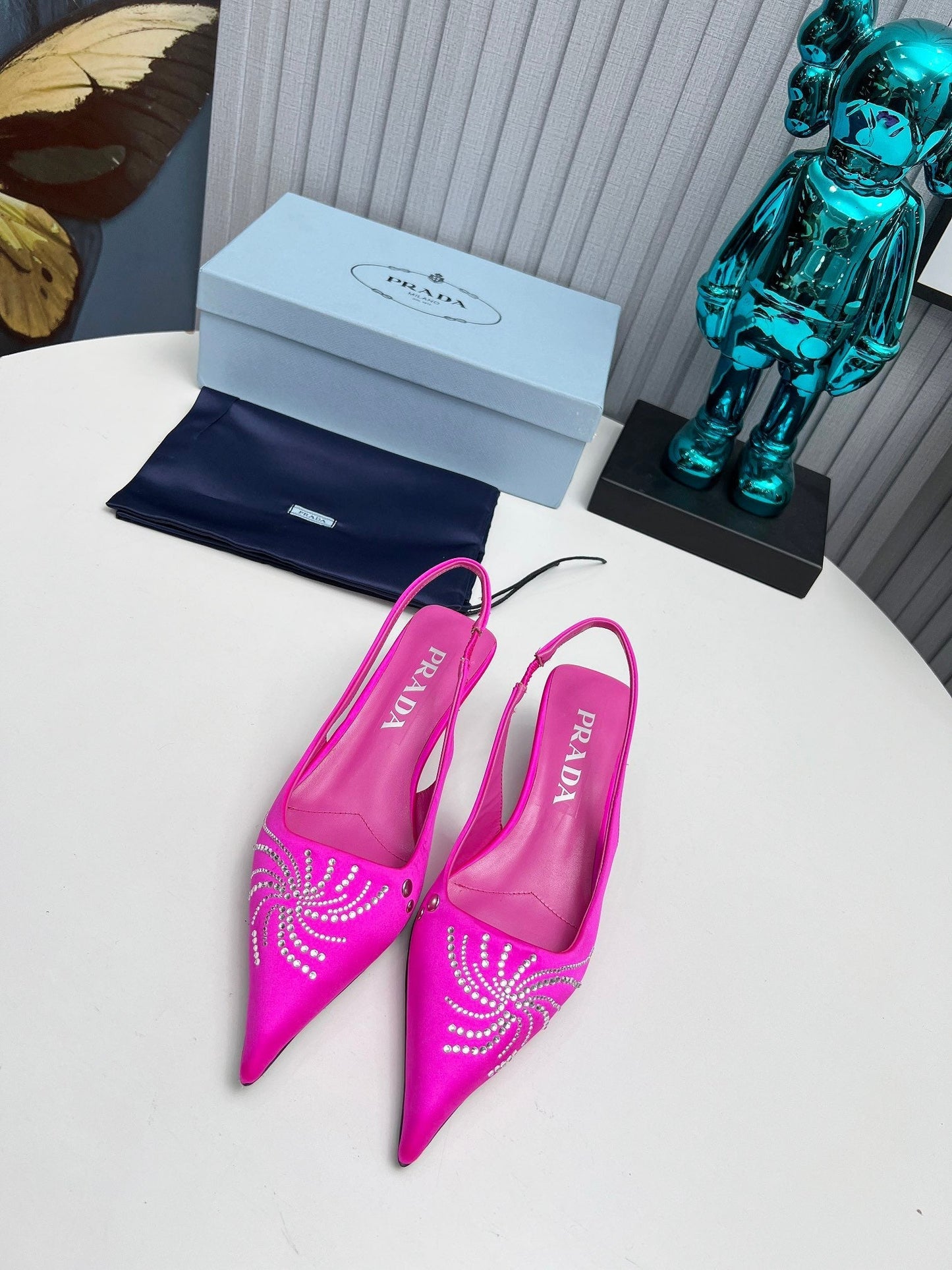 PRADA 26S ГОСТРОНОСІ ТУФЛІ-СЛІНГБЕКИ 40 ММ З РОЖЕВОГО АТЛАСУ З ДЕКОРОМ З КРИСТАЛІВ