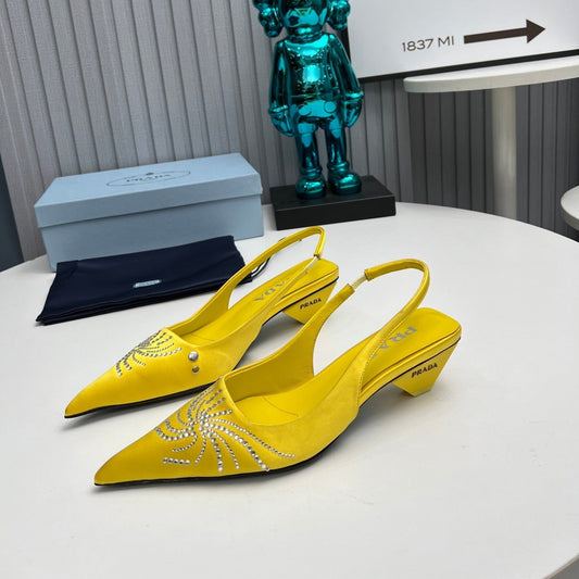 PRADA 26S ГОСТРОНОСІ ТУФЛІ-СЛІНГБЕКИ 40 ММ З ЖОВТОГО АТЛАСУ, ПРИКРАШЕНІ КРИСТАЛАМИ