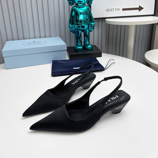 PRADA 26S ГОСТРОНОСІ ТУФЛІ З РЕМІНЦЕМ ЗЗАДУ 40 ММ З ЧОРНОГО АТЛАСУ