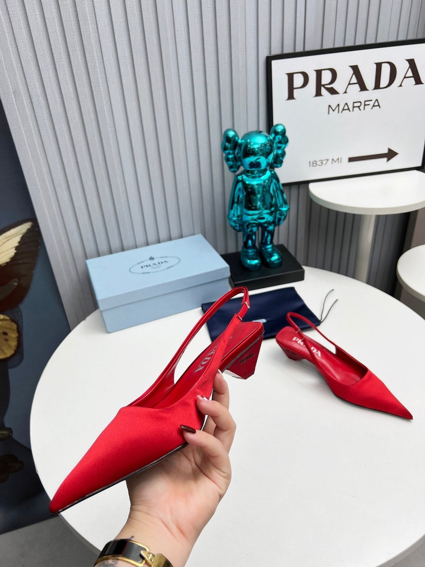 PRADA 26S ГОСТРОНОСІ ТУФЛІ-СЛІНГБЕКИ 40 ММ З ТЕМНО-ЧЕРВОНОГО АТЛАСУ