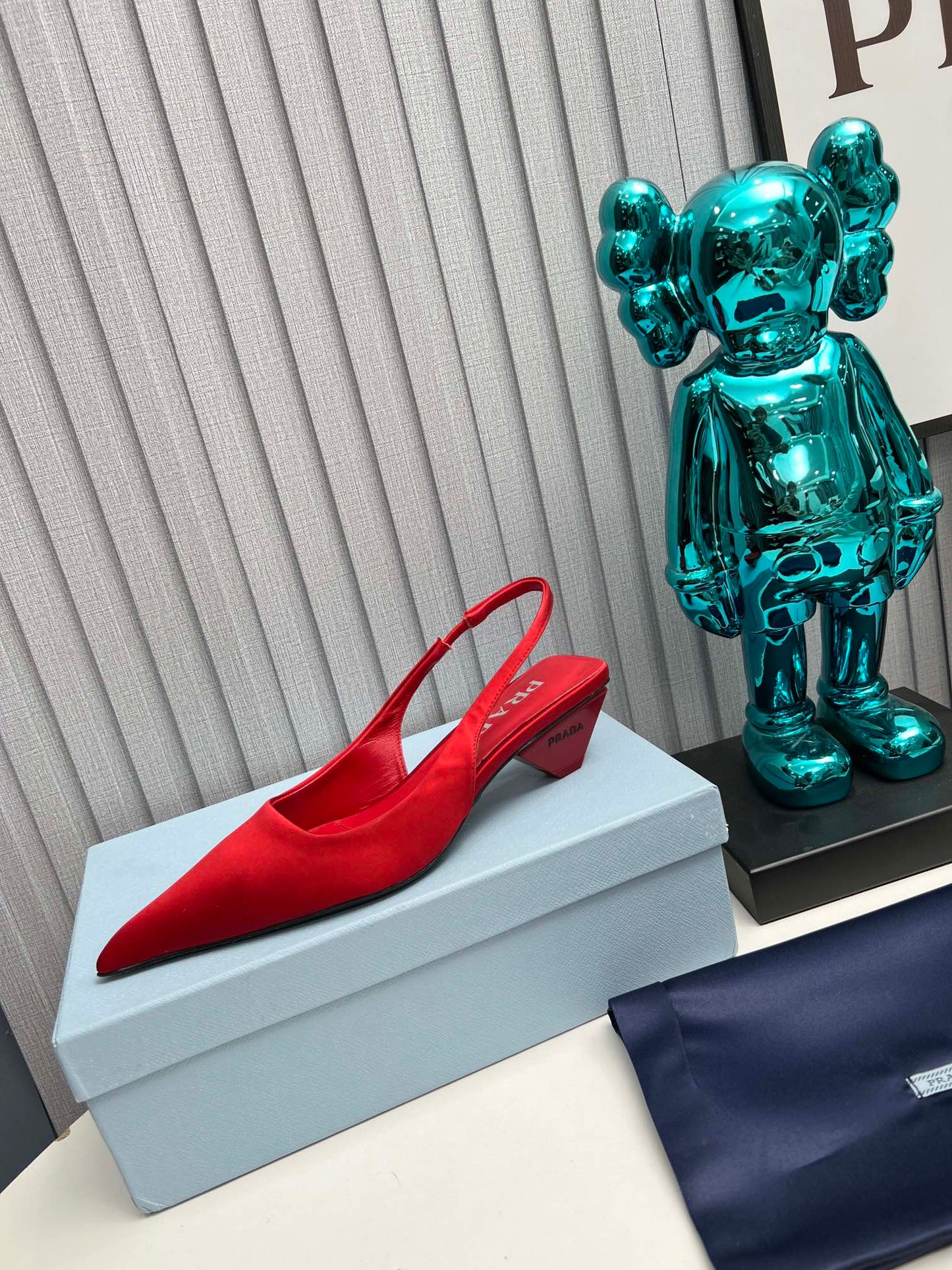 PRADA 26S ГОСТРОНОСІ ТУФЛІ-СЛІНГБЕКИ 40 ММ З ТЕМНО-ЧЕРВОНОГО АТЛАСУ