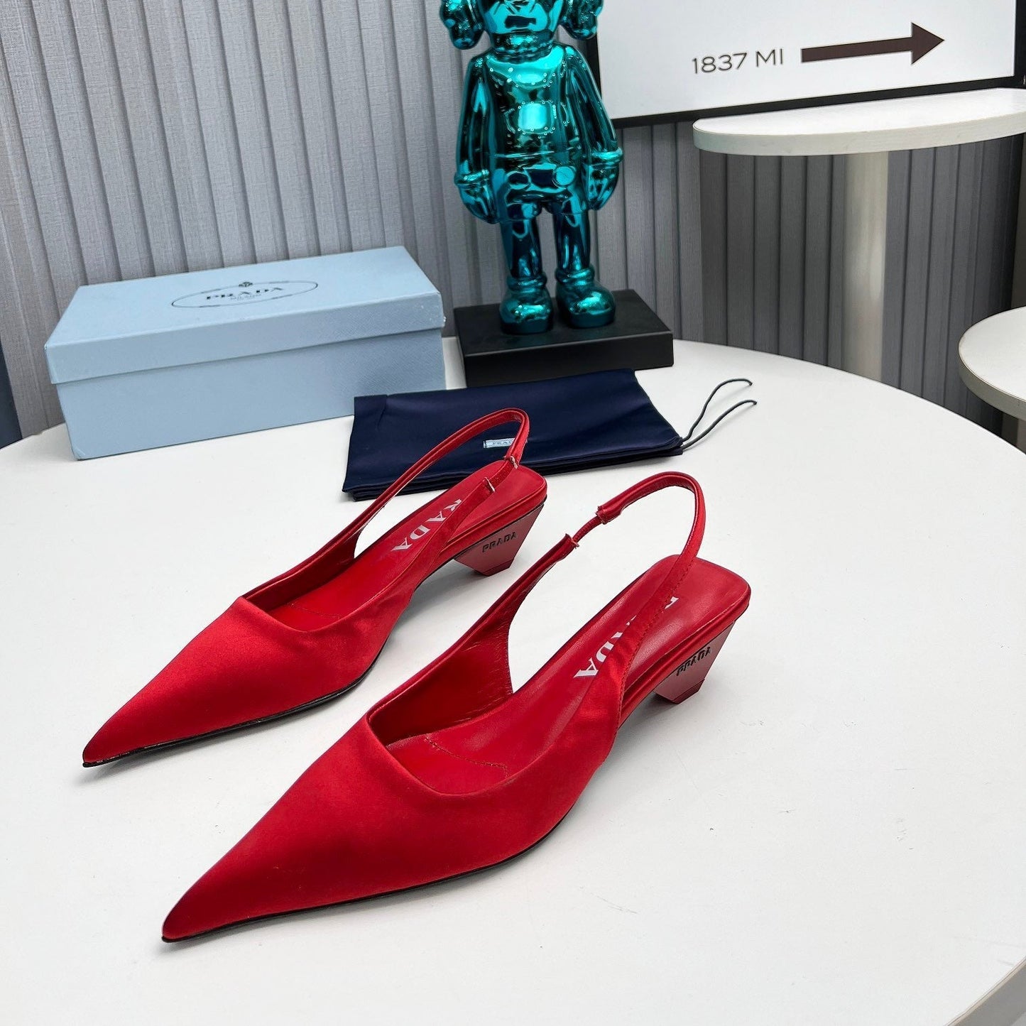 PRADA 26S ГОСТРОНОСІ ТУФЛІ-СЛІНГБЕКИ 40 ММ З ТЕМНО-ЧЕРВОНОГО АТЛАСУ