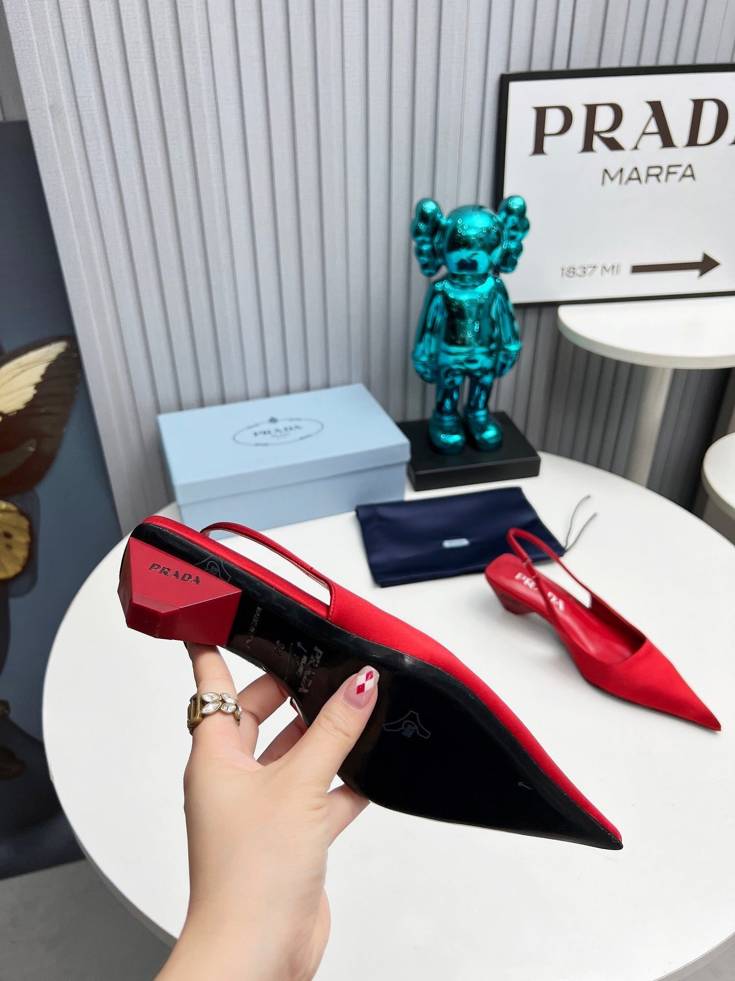 PRADA 26S ГОСТРОНОСІ ТУФЛІ-СЛІНГБЕКИ 40 ММ З ТЕМНО-ЧЕРВОНОГО АТЛАСУ