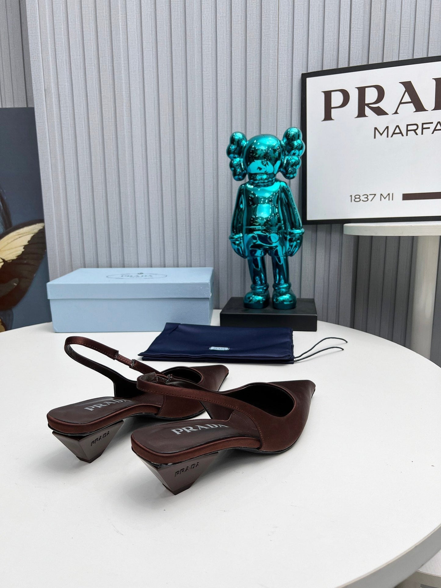 PRADA 26S ТУФЛІ-СЛІНГБЕКИ З ГОСТРИМ НОСКОМ 40 ММ З ТЕМНО-КОРИЧНЕВОГО АТЛАСУ