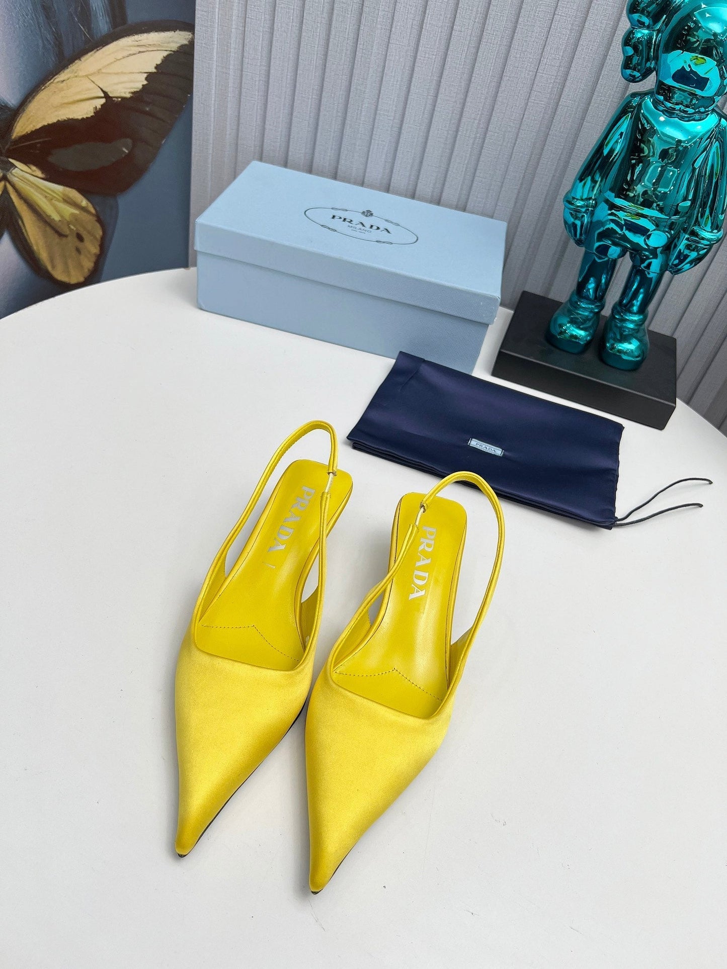 PRADA 26S СЛІНГБЕКИ З ГОСТРИМ НОСКОМ 40 ММ ЖОВТИЙ АТЛАС