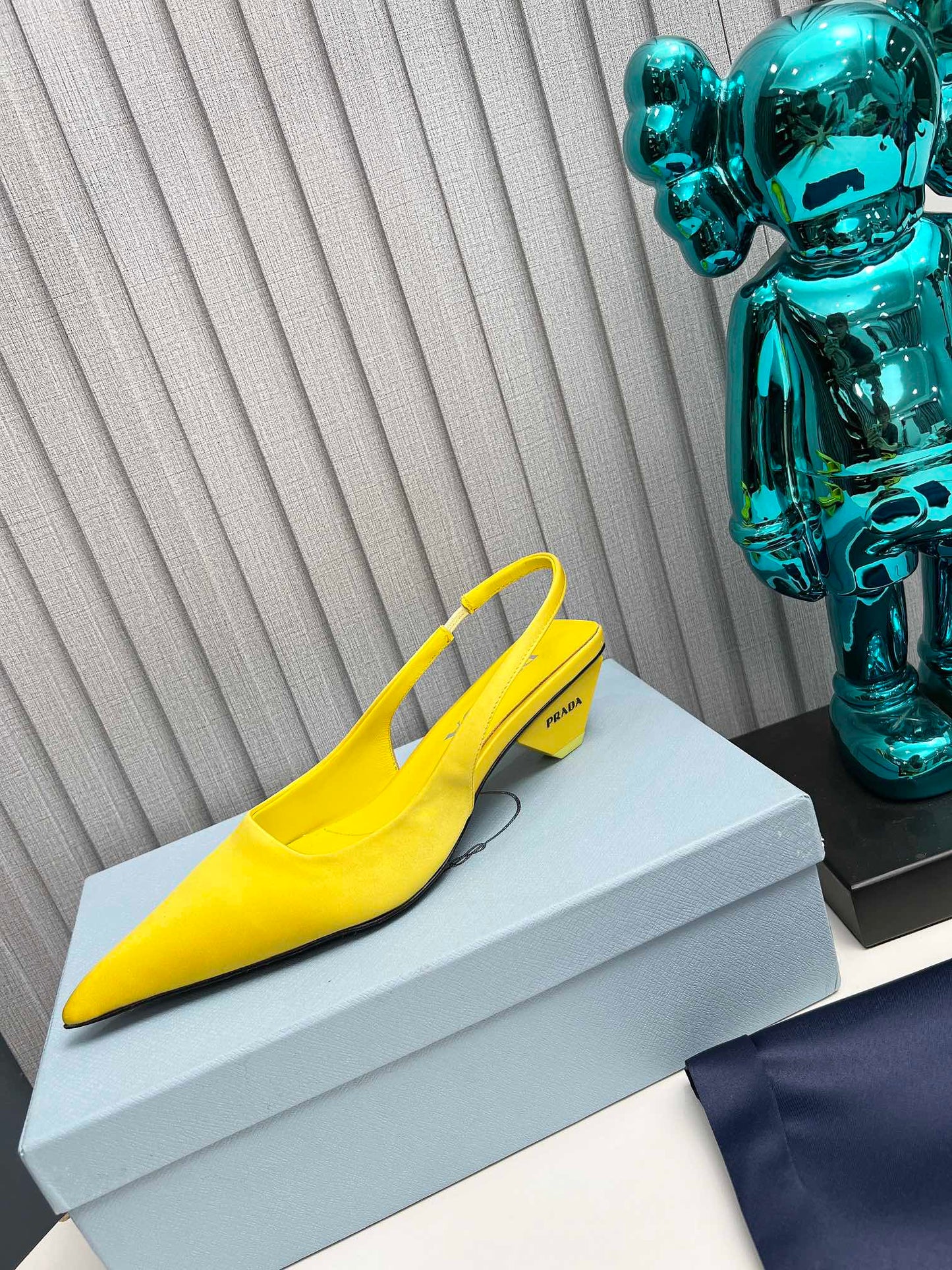 PRADA 26S СЛІНГБЕКИ З ГОСТРИМ НОСКОМ 40 ММ ЖОВТИЙ АТЛАС