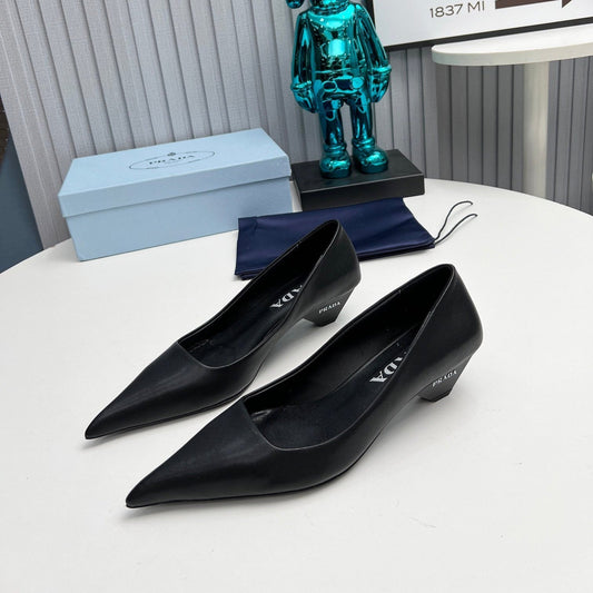 Жіночі туфлі-човники PRADA 26S із загостреним носком, 40 мм, чорна теляча шкіра
