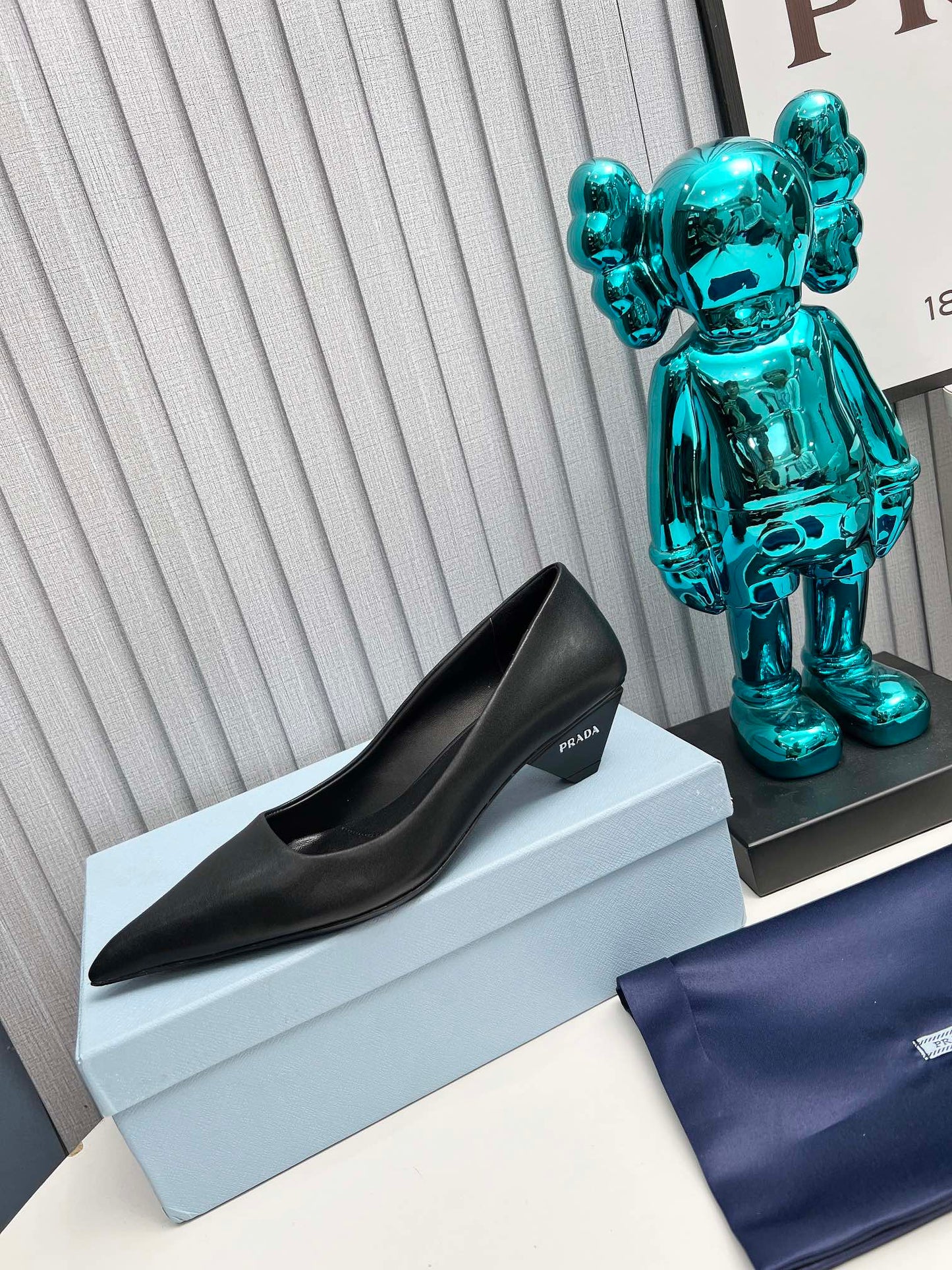 PRADA 26S POINTED TOE PUMPS 40MM IN BLACK CALFSKIN