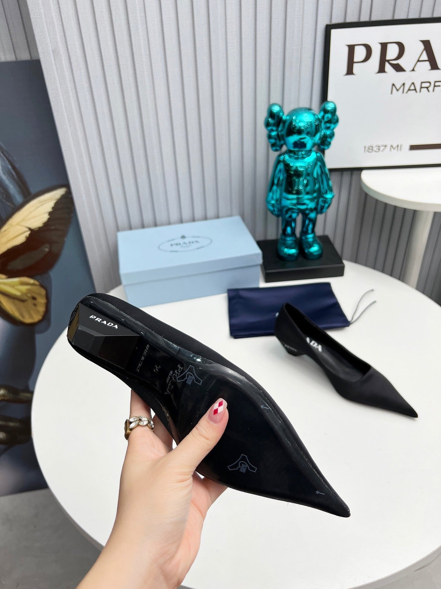 Туфлі-човники PRADA 26S З ГОСТРИМ НОСКОМ 40 ММ З ЧОРНОГО АТЛАСУ