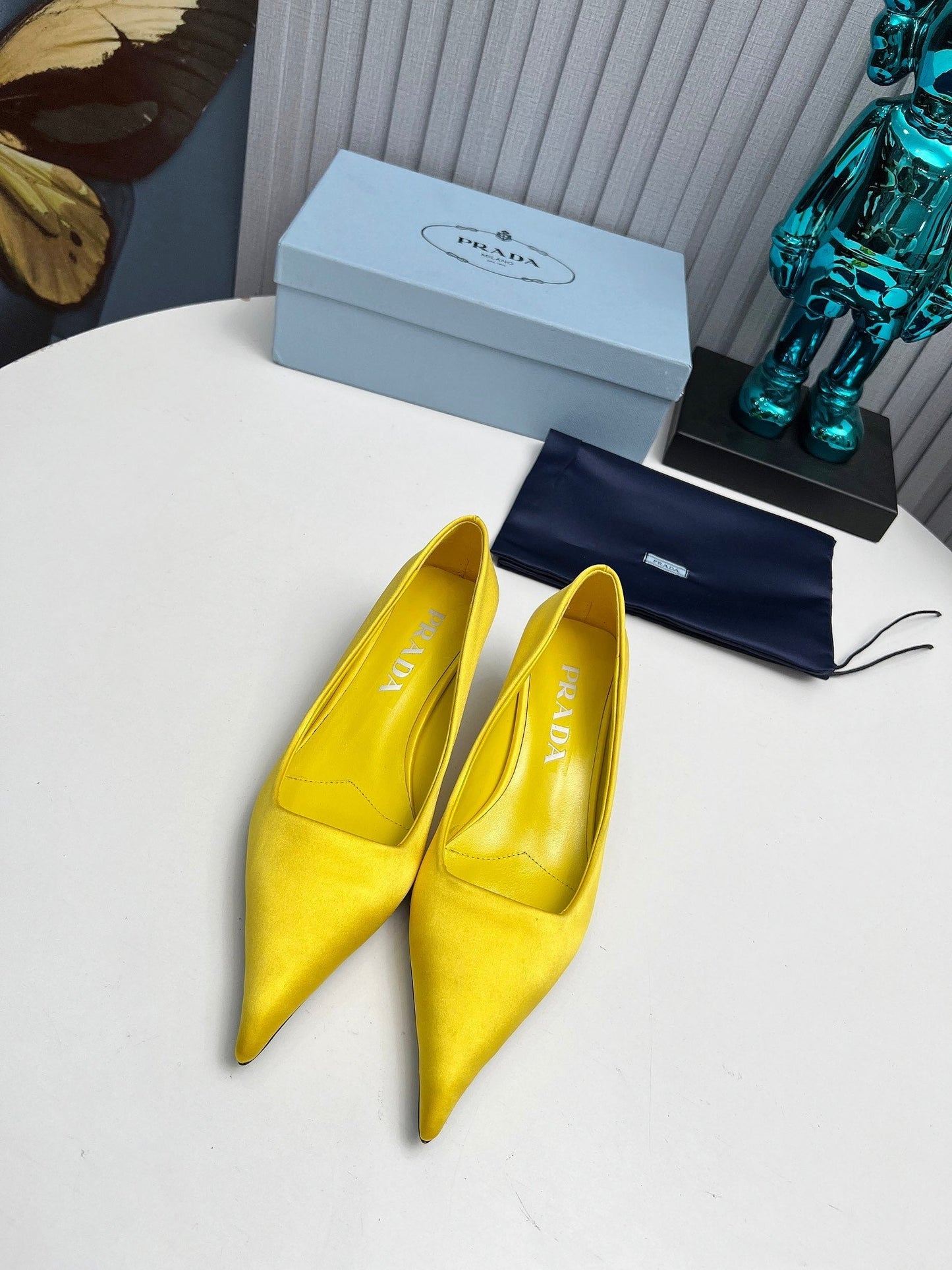 ЖІНОЧІ ТУФЛІ PRADA 26S З ЗАГОСТРЕНИМ НОСОМ, 40 ММ, ЖОВТИЙ АТЛАС