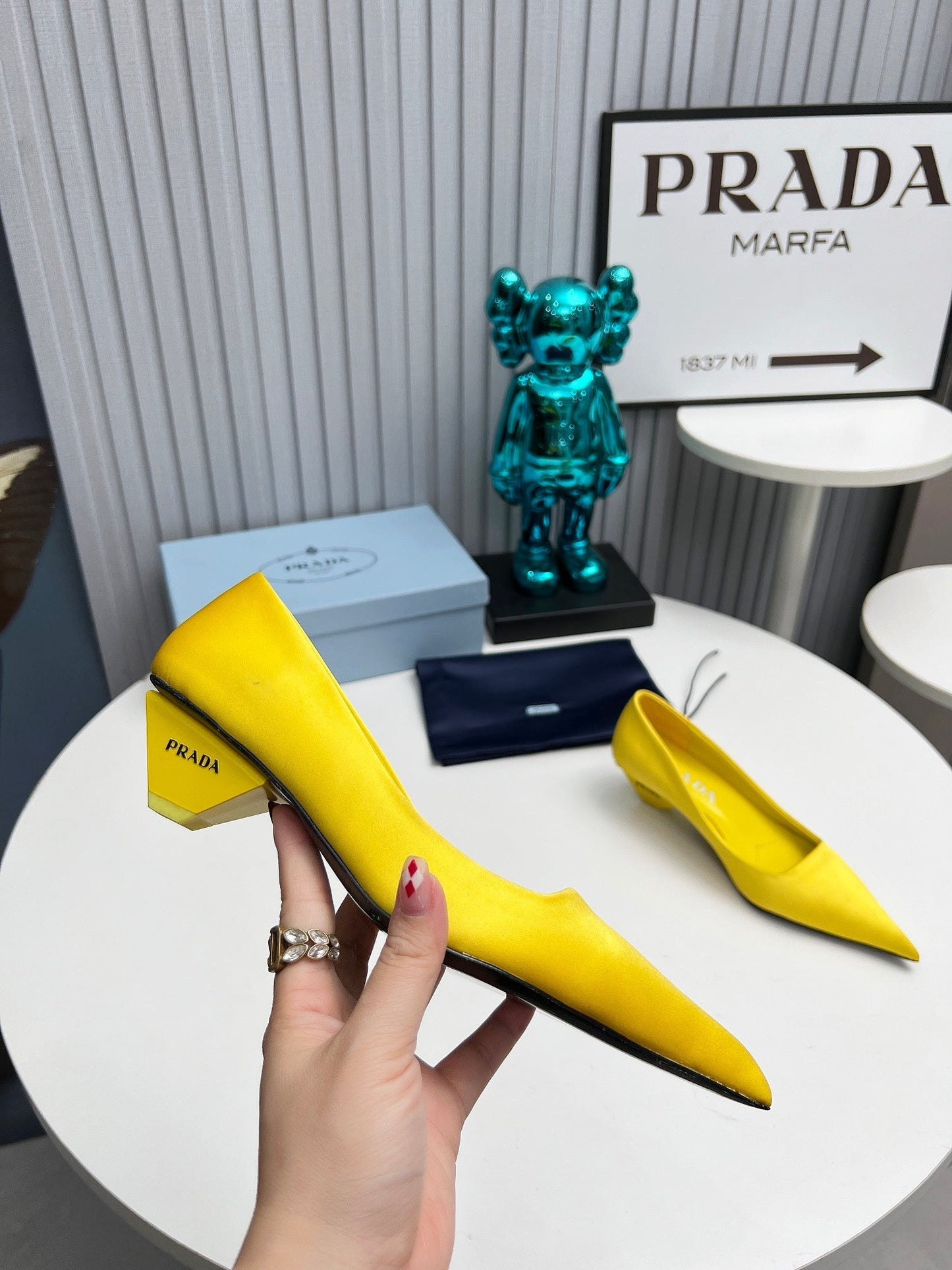 ЖІНОЧІ ТУФЛІ PRADA 26S З ЗАГОСТРЕНИМ НОСОМ, 40 ММ, ЖОВТИЙ АТЛАС