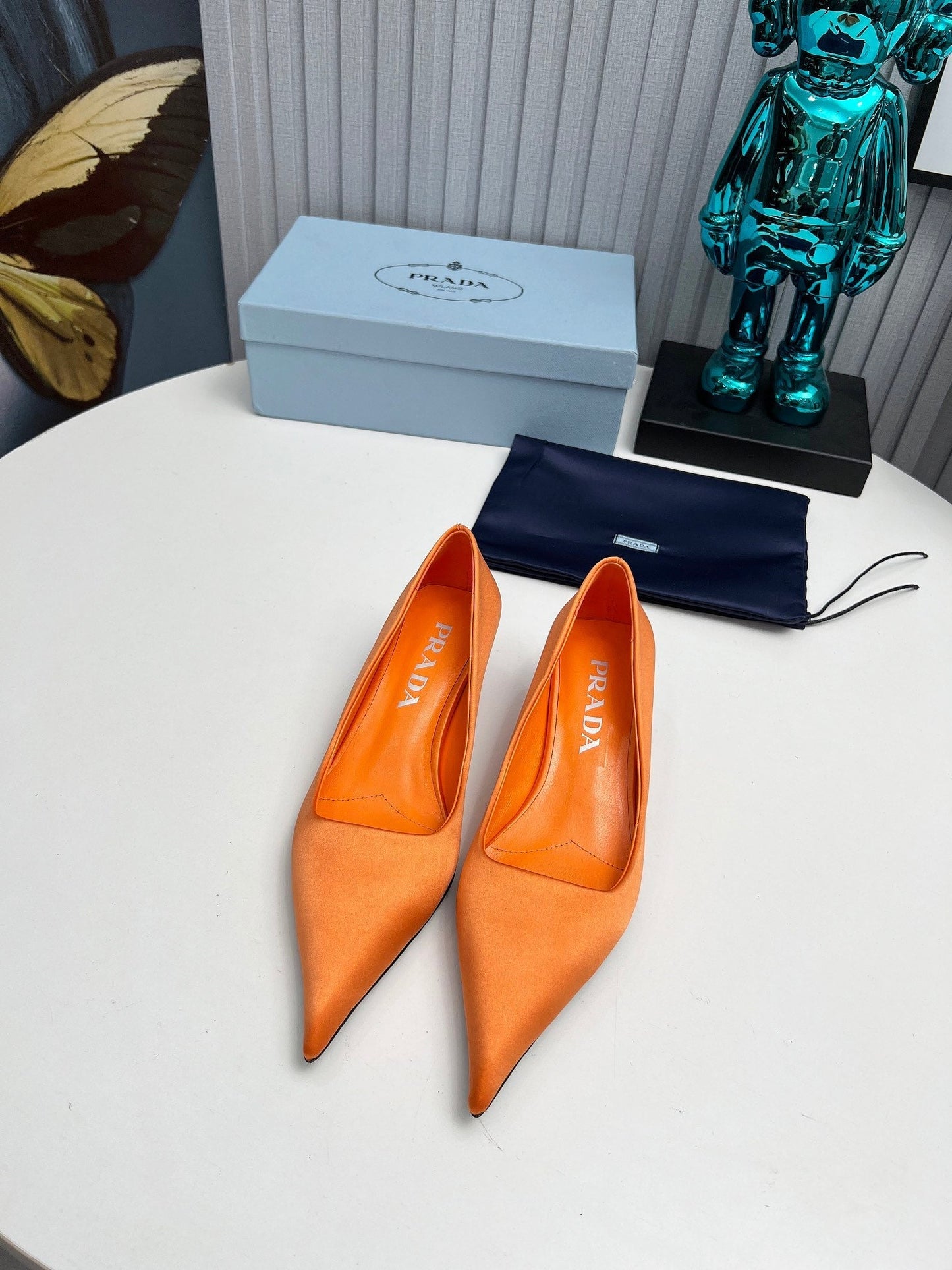 Туфлі-човники PRADA 26S з загостреним носком, 40 мм, з помаранчевого атласу