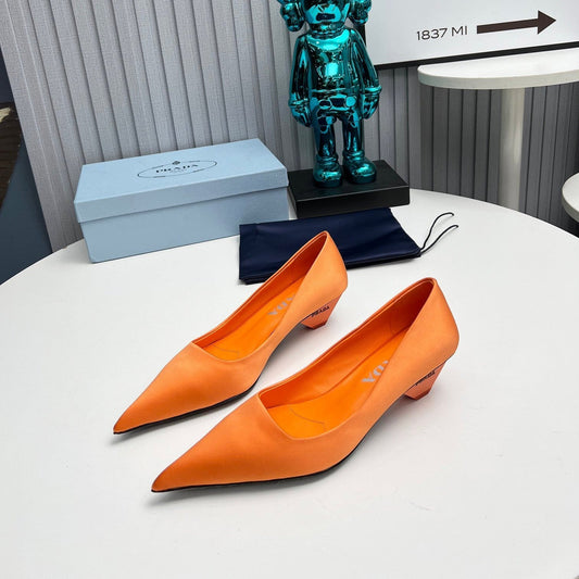 Туфлі-човники PRADA 26S з загостреним носком, 40 мм, з помаранчевого атласу