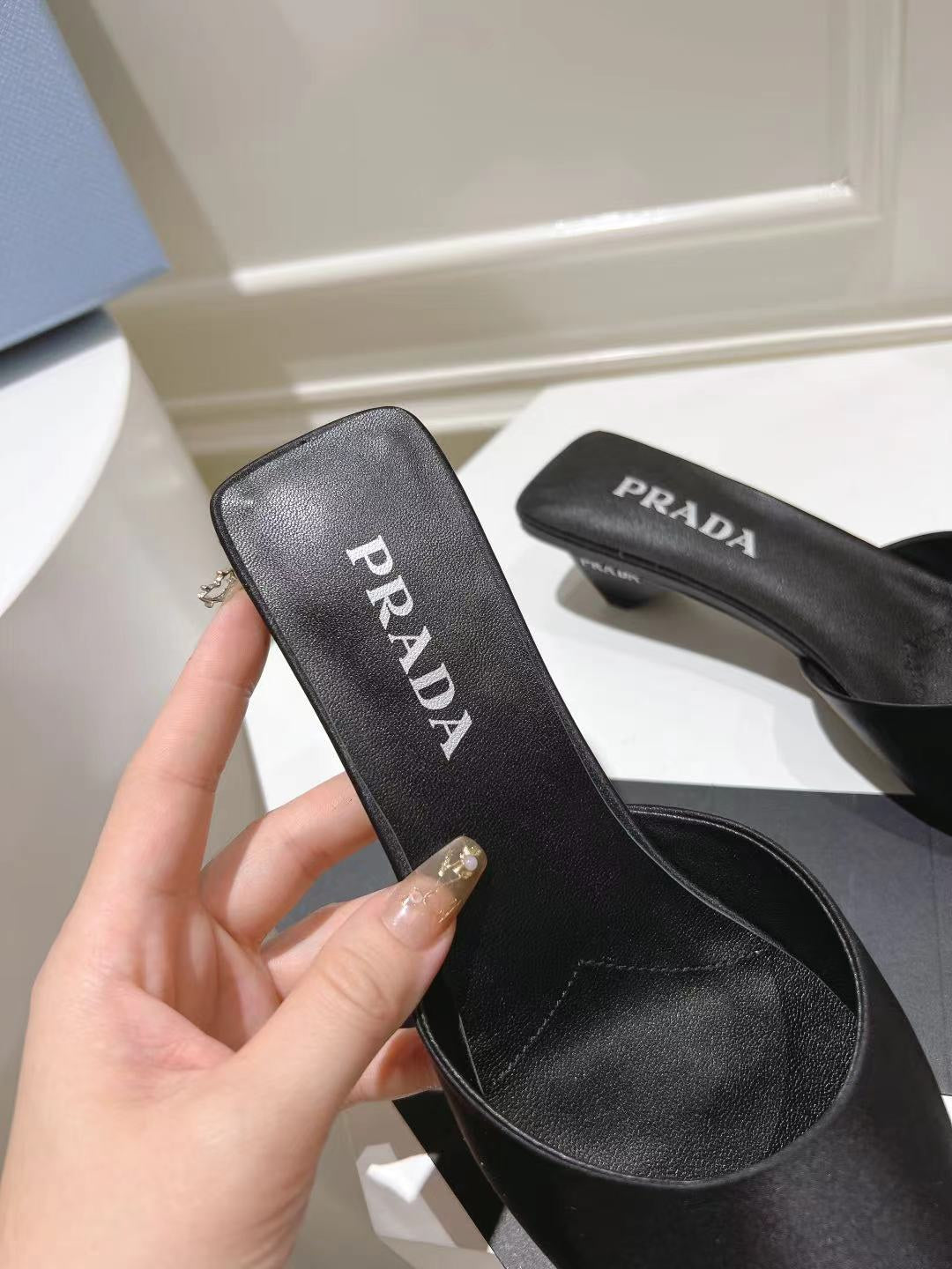 PRA POINTED-TOE MULES BLACK SATIN - 34