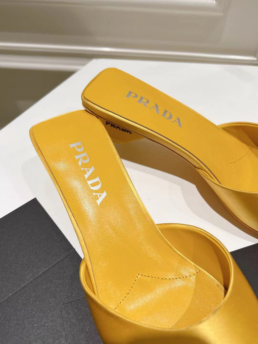 PRA POINTED-TOE MULES YELLOW SATIN - 34