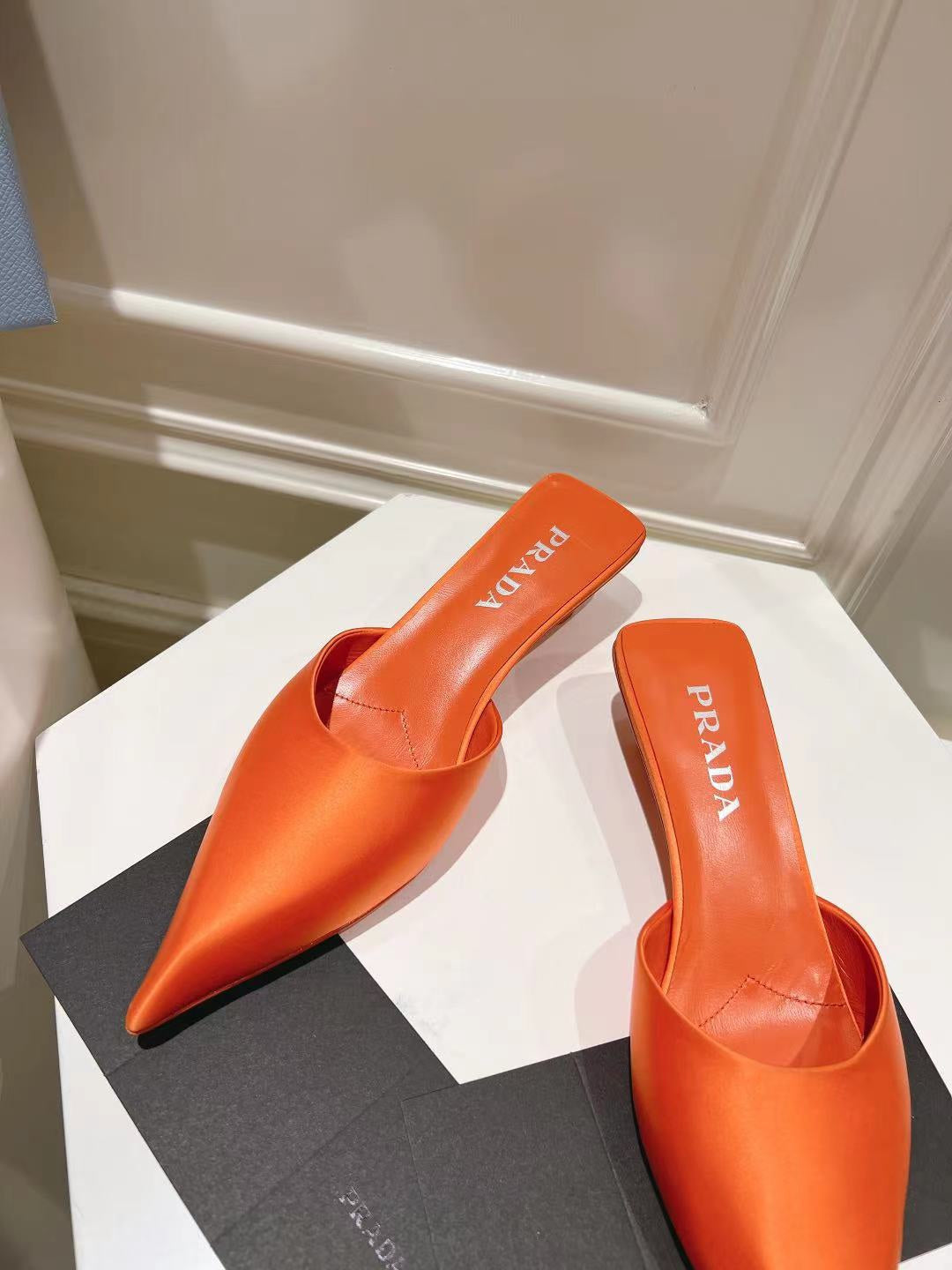 PRA POINTED-TOE MULES BRIGHT ORANGE SATIN - 34
