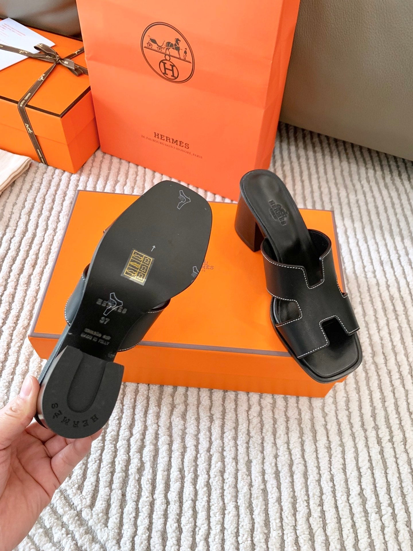 HELIA 60 SANDAL IN BLACK CALFSKIN - 35