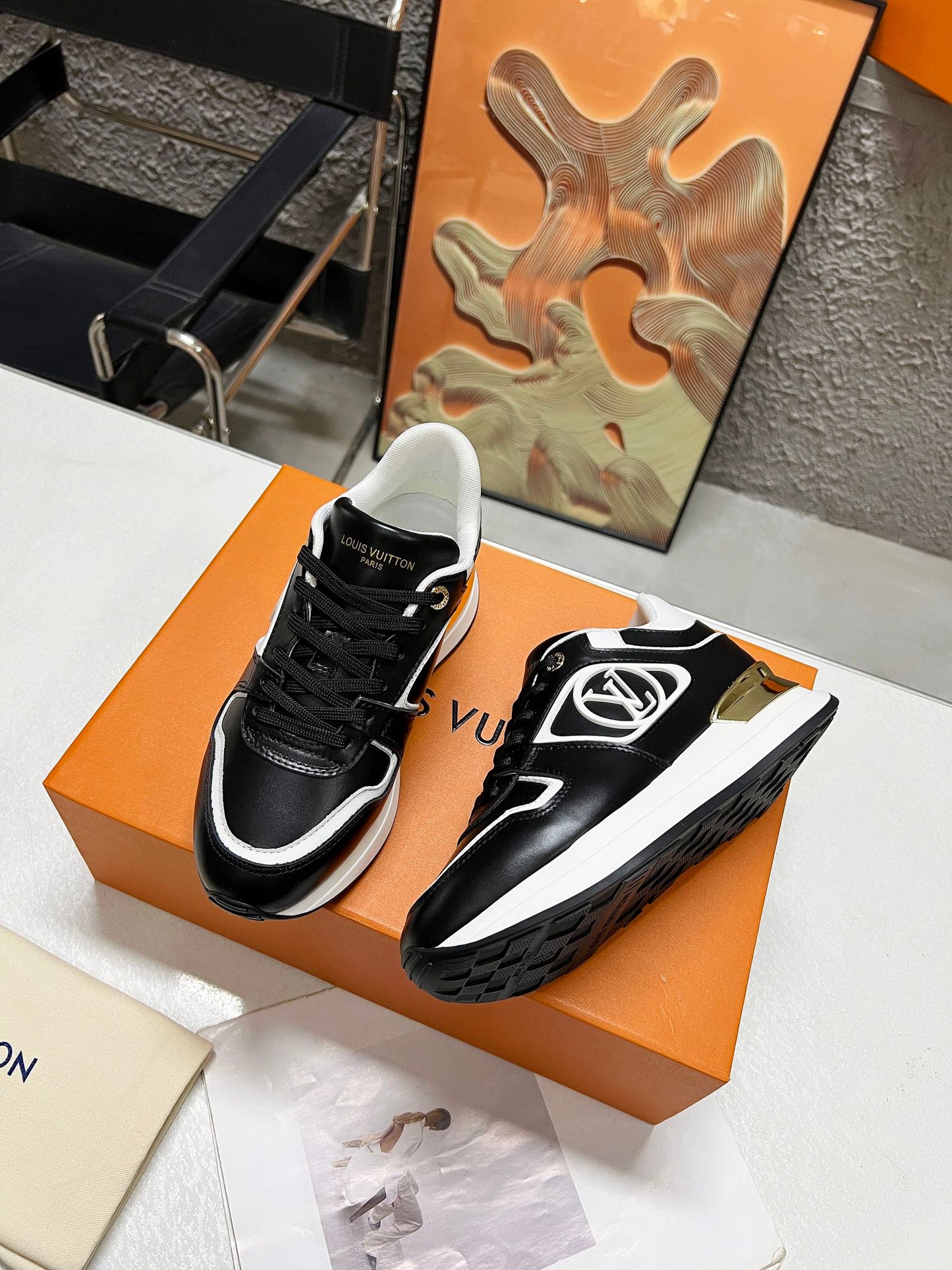 LV WOMEN SNEAKER IN BLACK CALFSKIN - 35