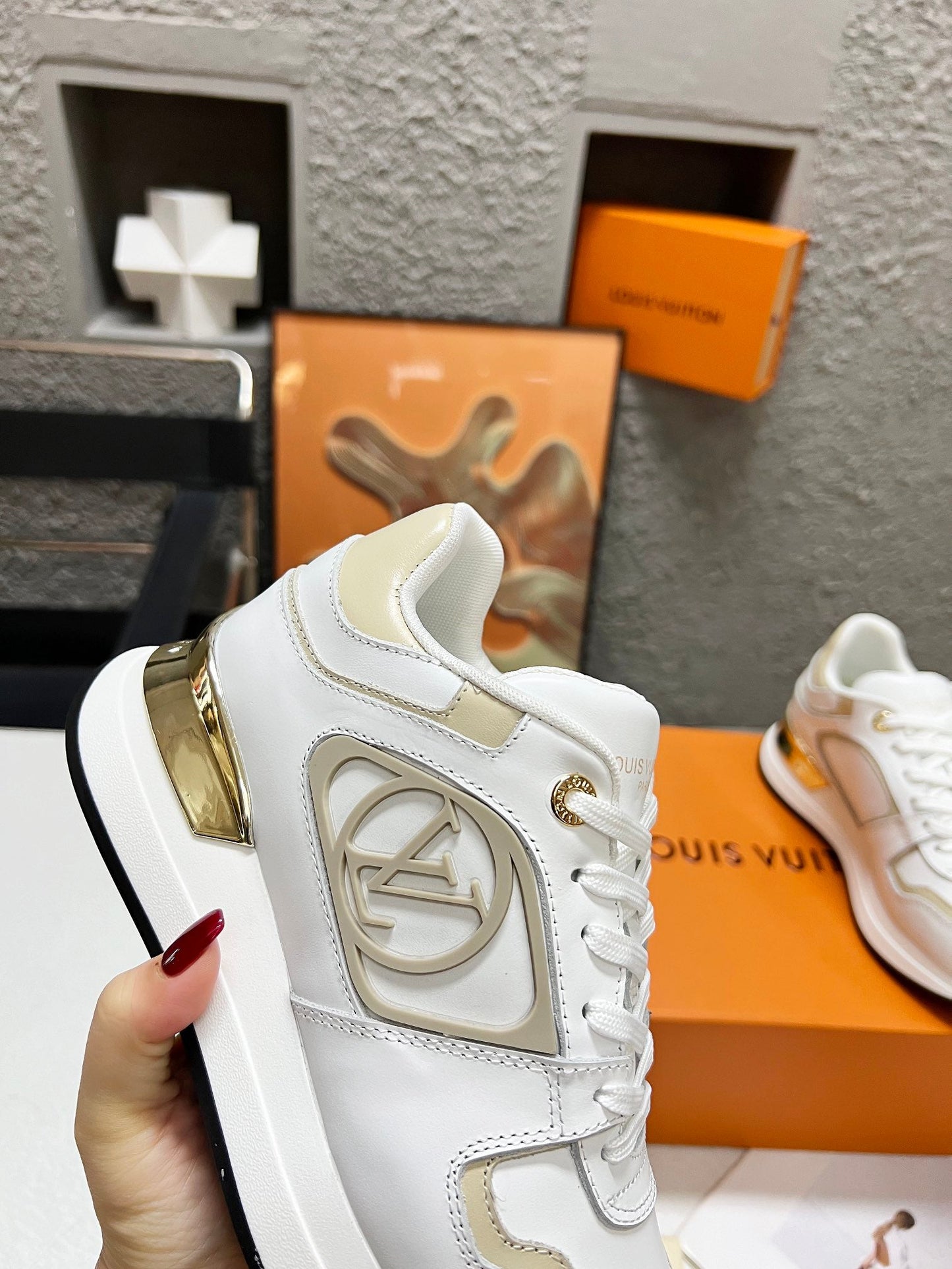 LV WOMEN SNEAKER IN WHITE MIX BEIGE CREAM CALFSKIN - 35