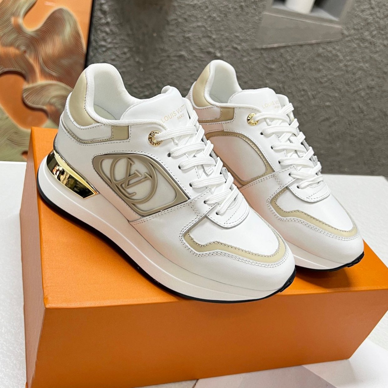 LV WOMEN SNEAKER IN WHITE MIX BEIGE CREAM CALFSKIN - 35