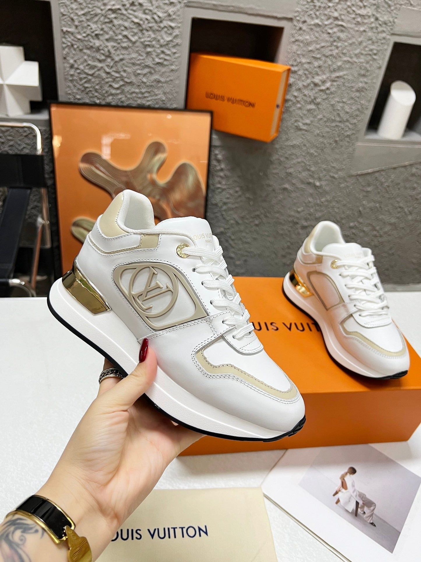 LV WOMEN SNEAKER IN WHITE MIX BEIGE CREAM CALFSKIN - 35
