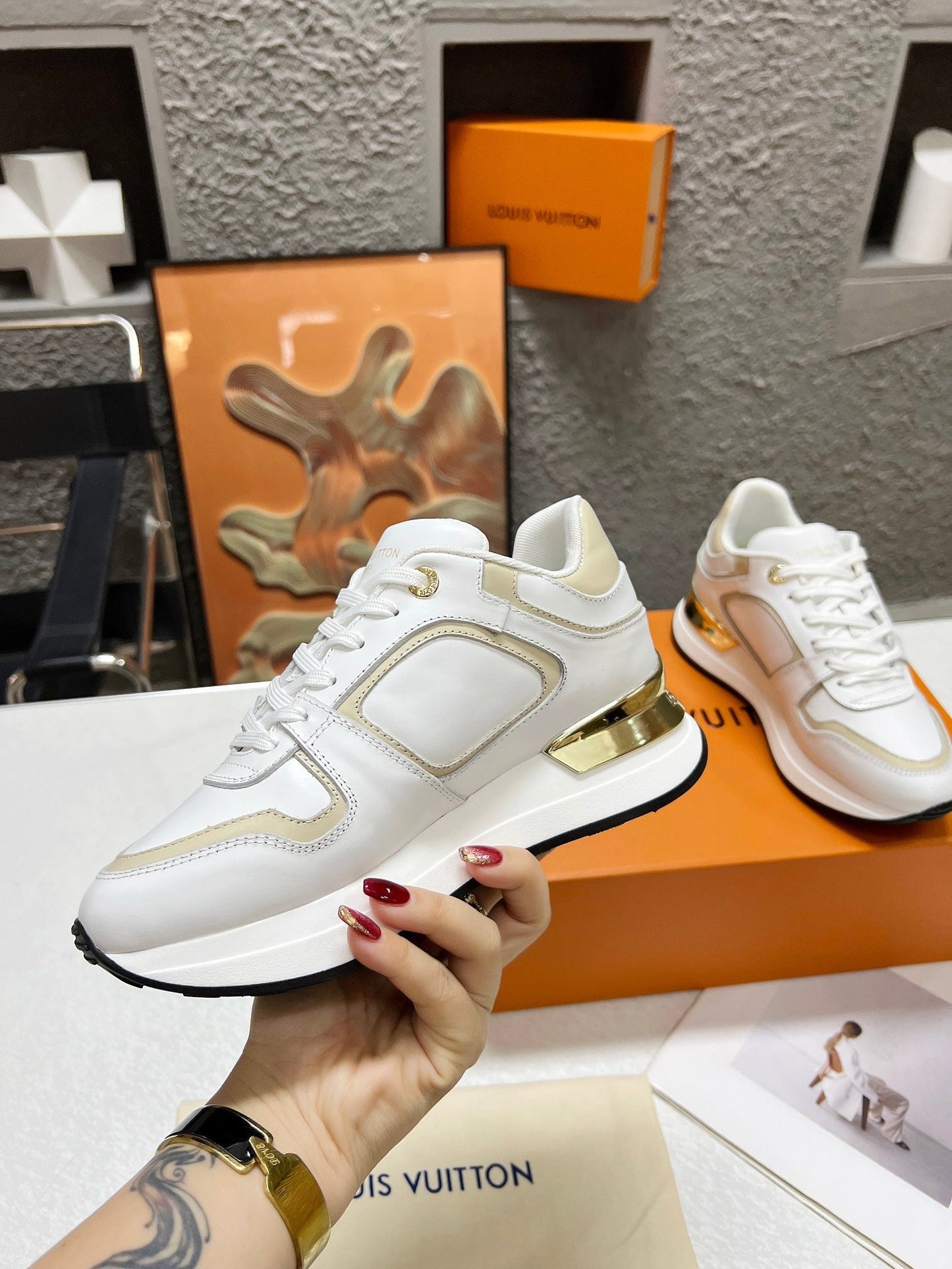 LV WOMEN SNEAKER IN WHITE MIX BEIGE CREAM CALFSKIN - 35