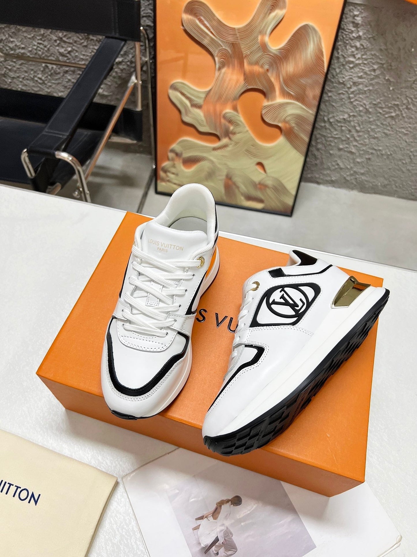 LV WOMEN SNEAKER IN WHITE MIX BLACK CALFSKIN - 35