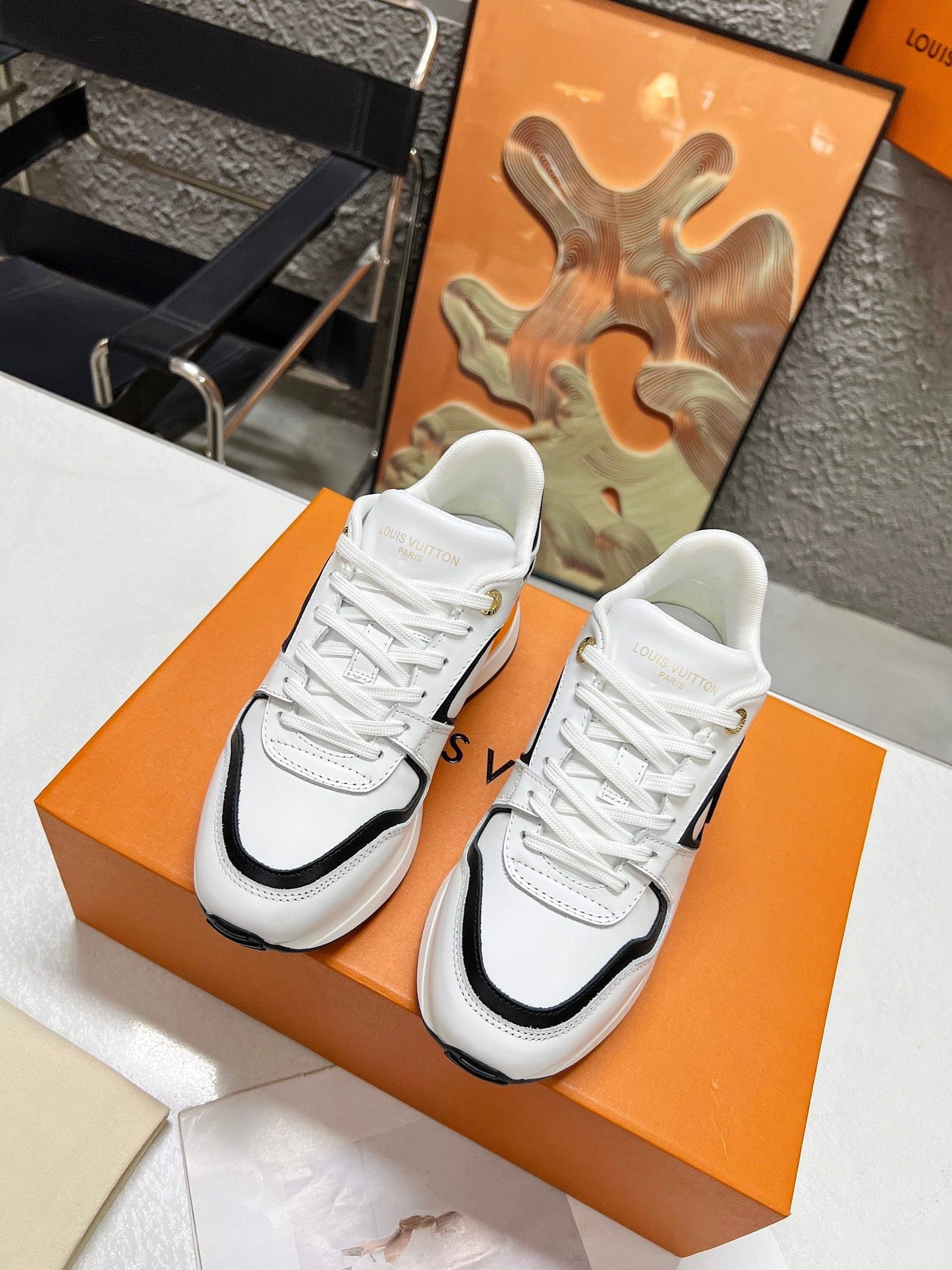 LV WOMEN SNEAKER IN WHITE MIX BLACK CALFSKIN - 35